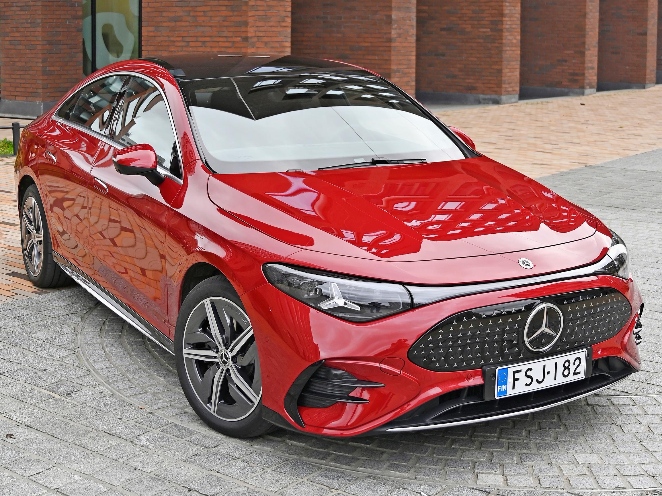 Mercedes-Benz CLA 250+ AMG Line on aerodynamiikan ja energiatehokkuuden mestariteos, mutta tilojen ahtaus tökkii 