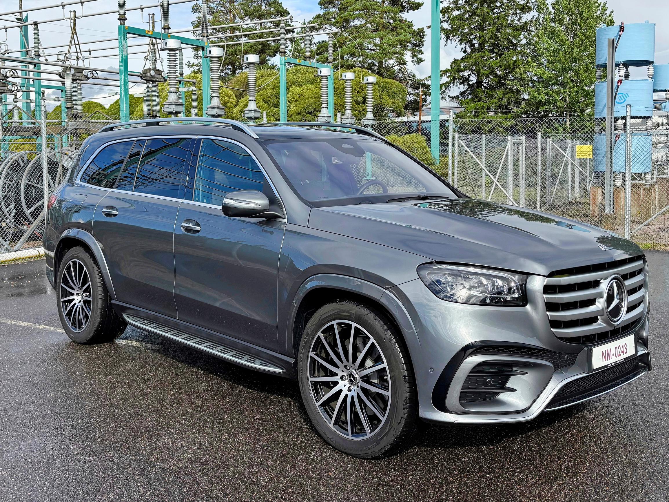 Mercedes-Benz GLS 450 d on iso ja kallis ajonautinto – Jugend-kaupungin kapeilla kaduilla iskee ahtaan paikan kammo