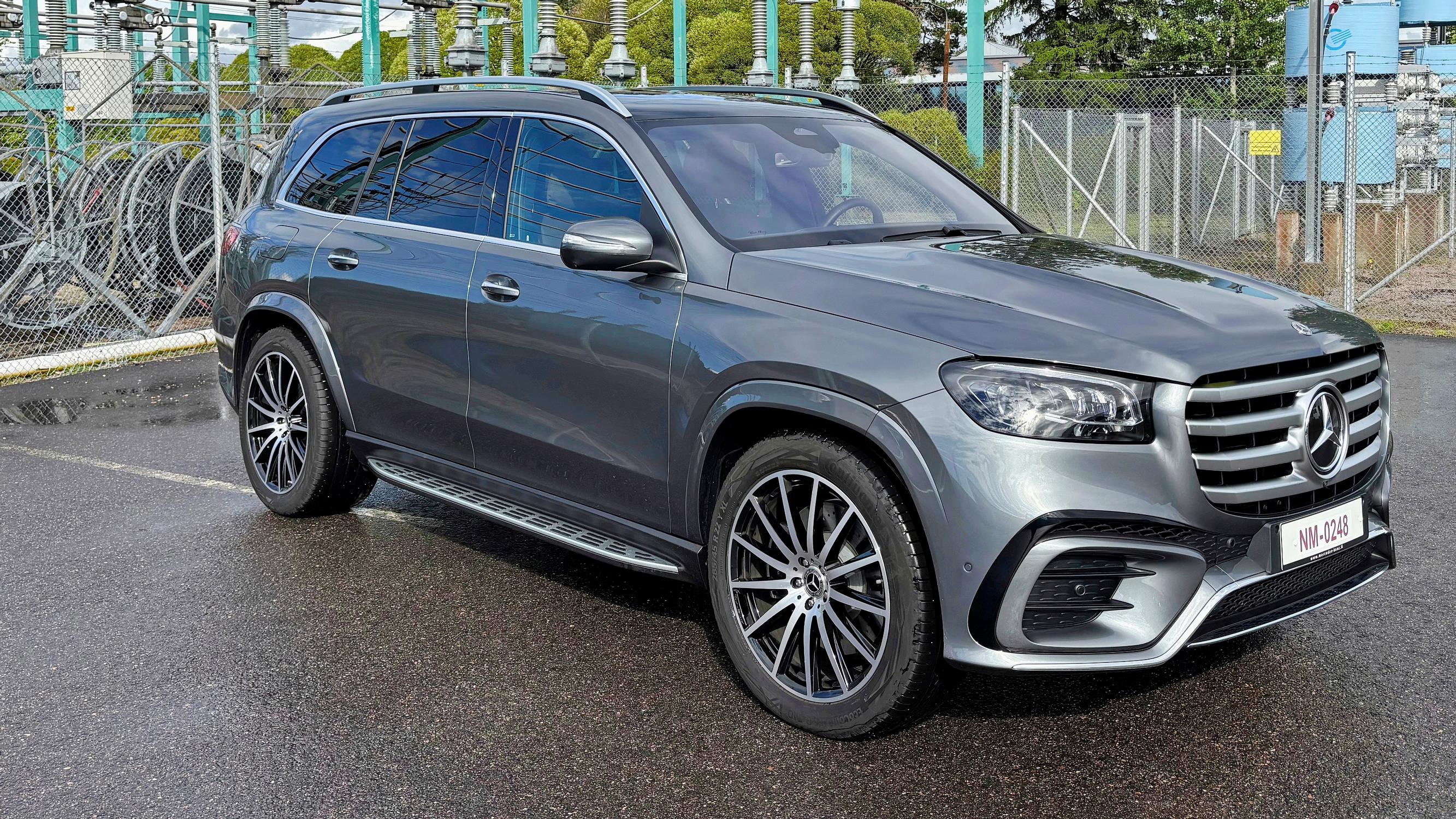 Mercedes-Benz GLS 450 d on iso ja kallis ajonautinto – Jugend-kaupungin kapeilla kaduilla iskee ahtaan paikan kammo