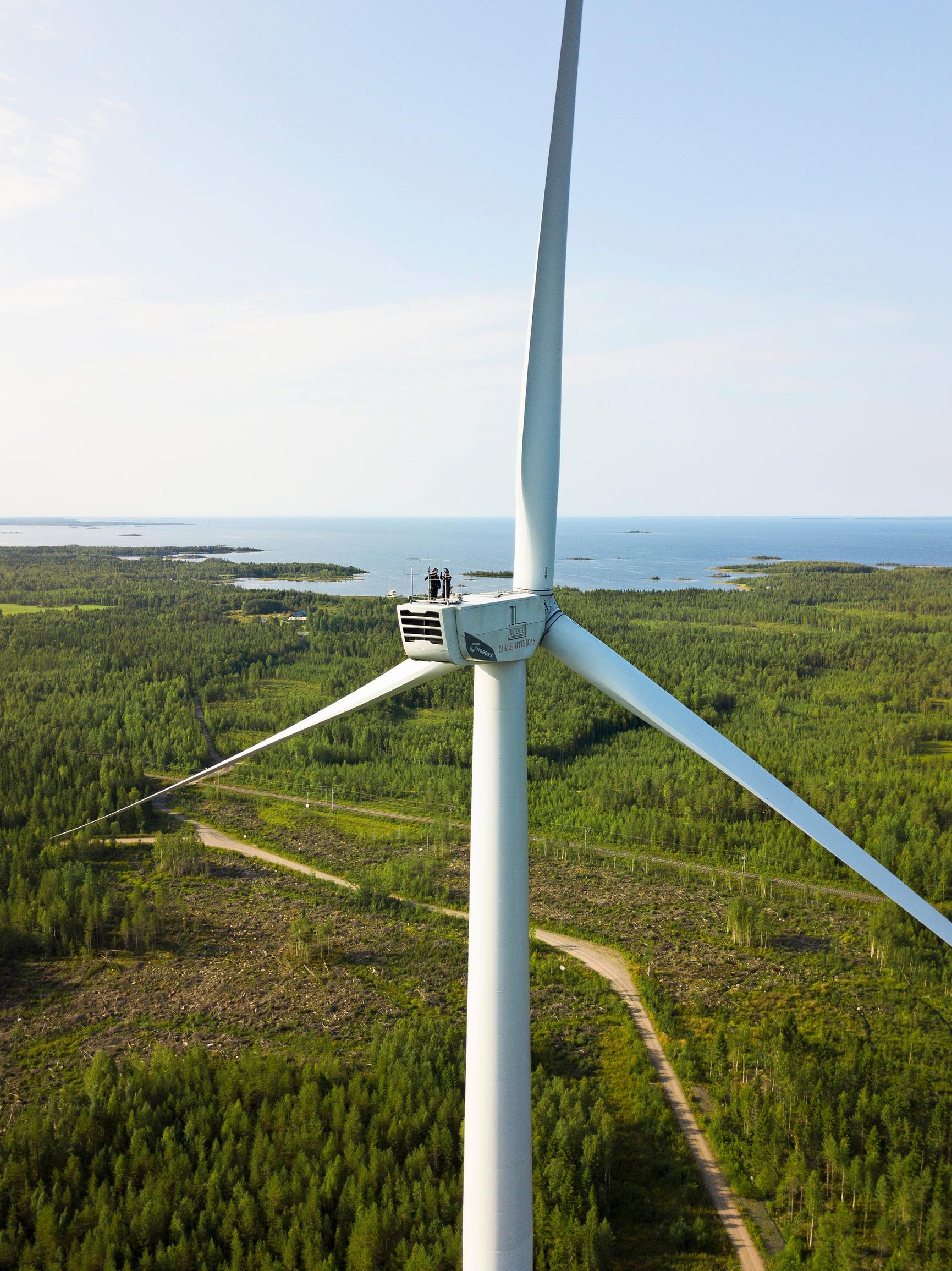 Aurinkoenergia ja tuulivoima ohittivat fossiiliset | Käännekohta | Apu