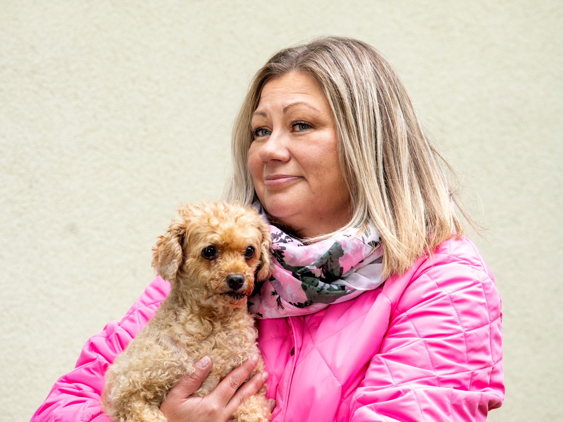Miia Kallio, 47, ei voi juosta tai rasittaa itseään, muuten lähtee taju – ”Ei minun tarvitse lopettaa elämistä, vaikka alkuun se siltä tuntuikin”