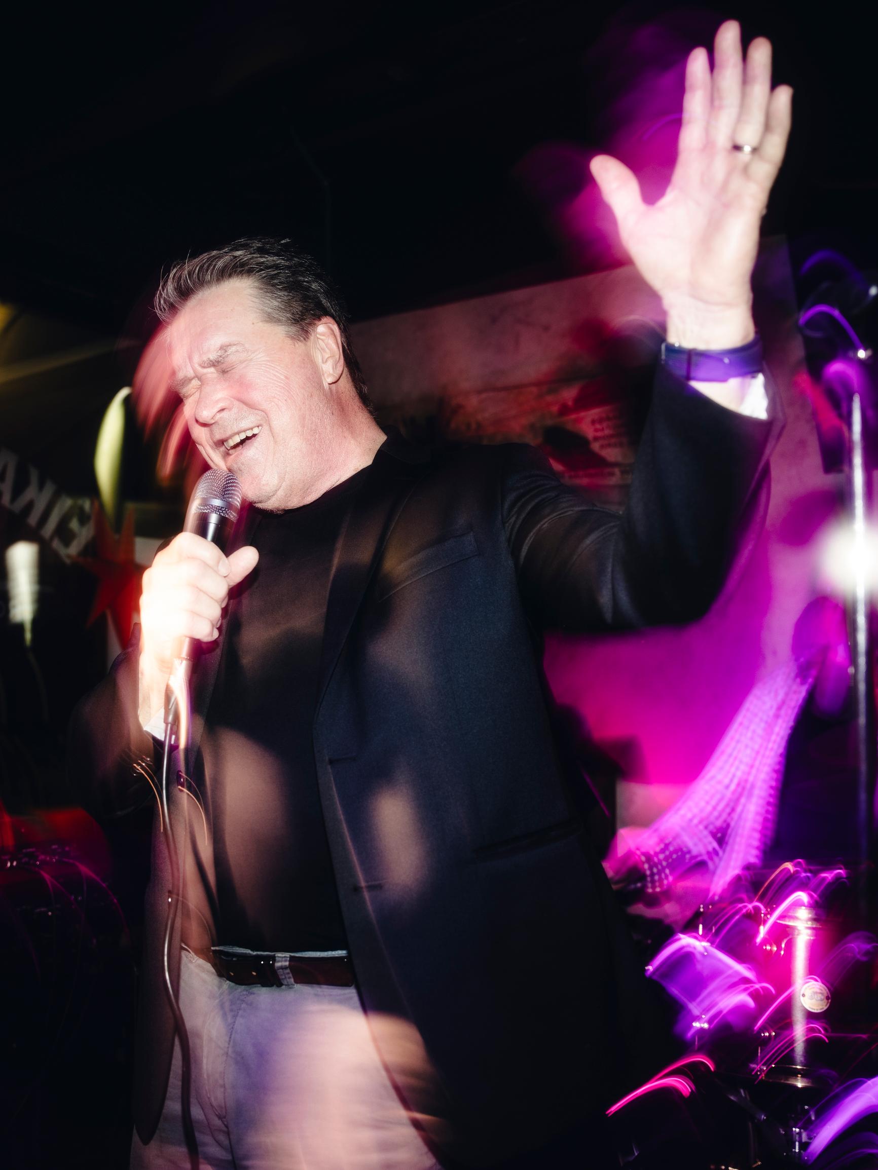 Markku Aro, 75, ei lähde Dannyn tapaan esiintymään istuen ja taustanauhoilla: ”Jokin itsekunnioitus pitäisi säilyttää!”