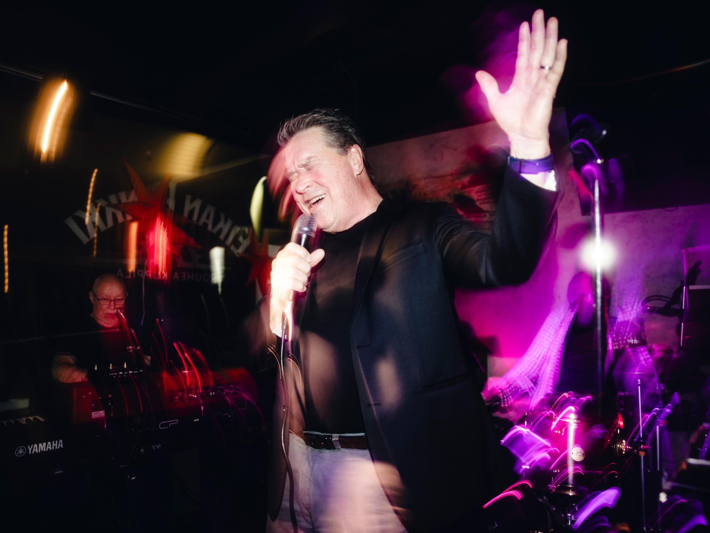 Markku Aro, 75, ei lähde Dannyn tapaan esiintymään istuen ja taustanauhoilla: ”Jokin itsekunnioitus pitäisi säilyttää!”