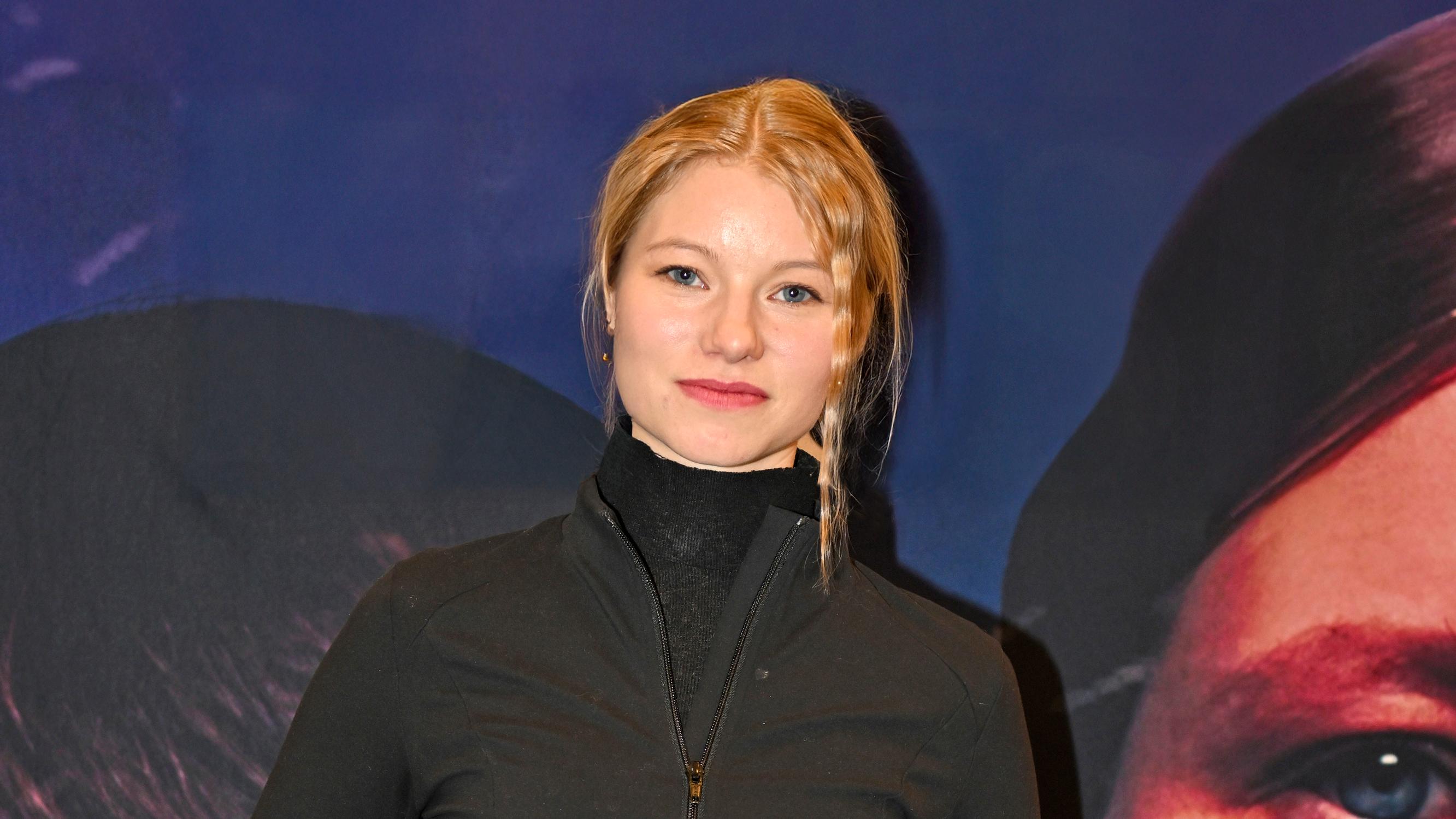 Kylmä kausi -sarjan tähti Roosa Söderholm treenasi kuin ammattihiihtäjä – rooli muutti hänen suhteensa lajiin: ”Tuntuu, että Suomessa hiihtoa vihataan tai rakastetaan”