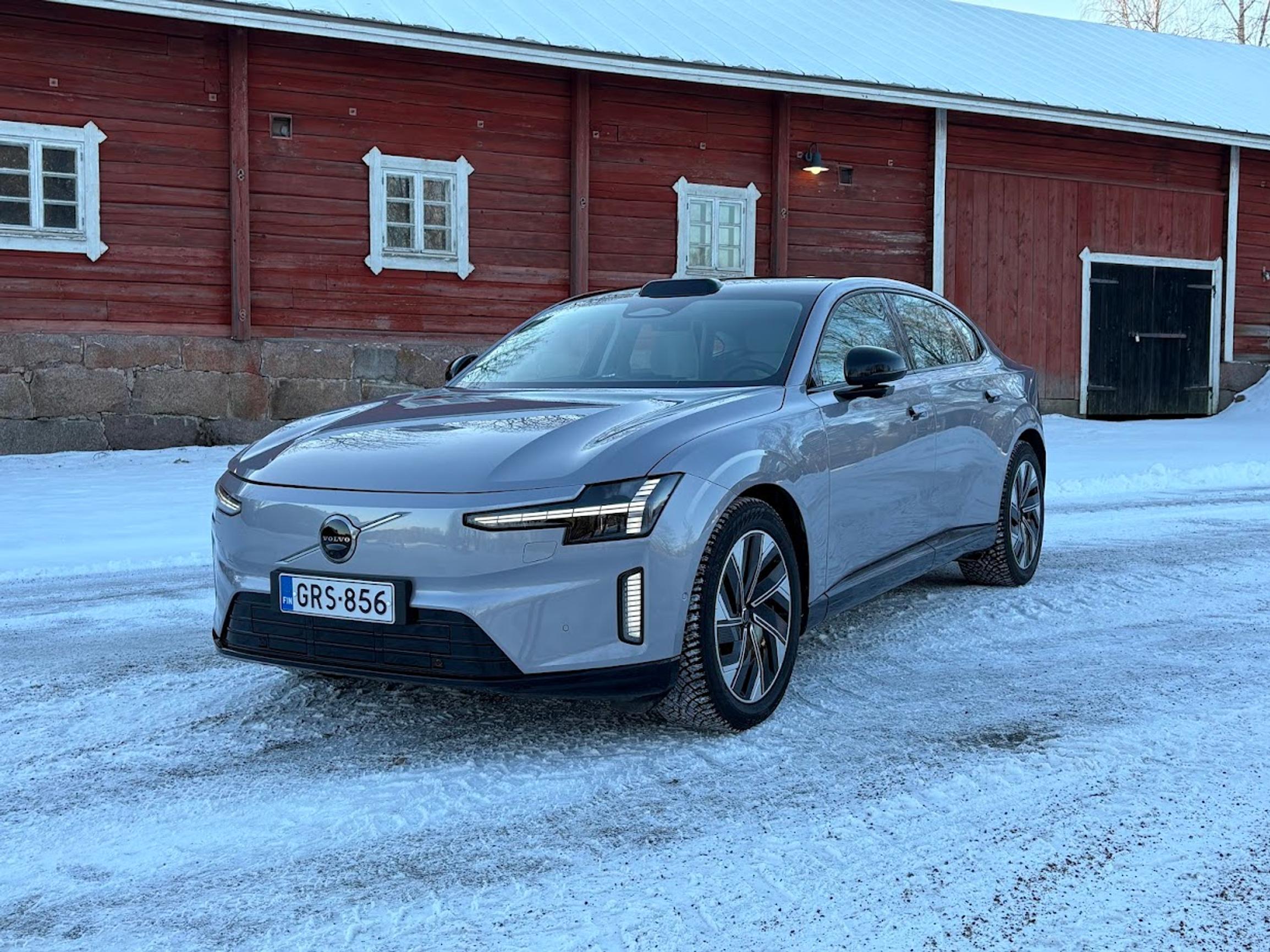 Volvo ES90 Single Extended Range – Takaveto yllätti talvikelillä: Näin 647 km lupaus kestää pakkasessa