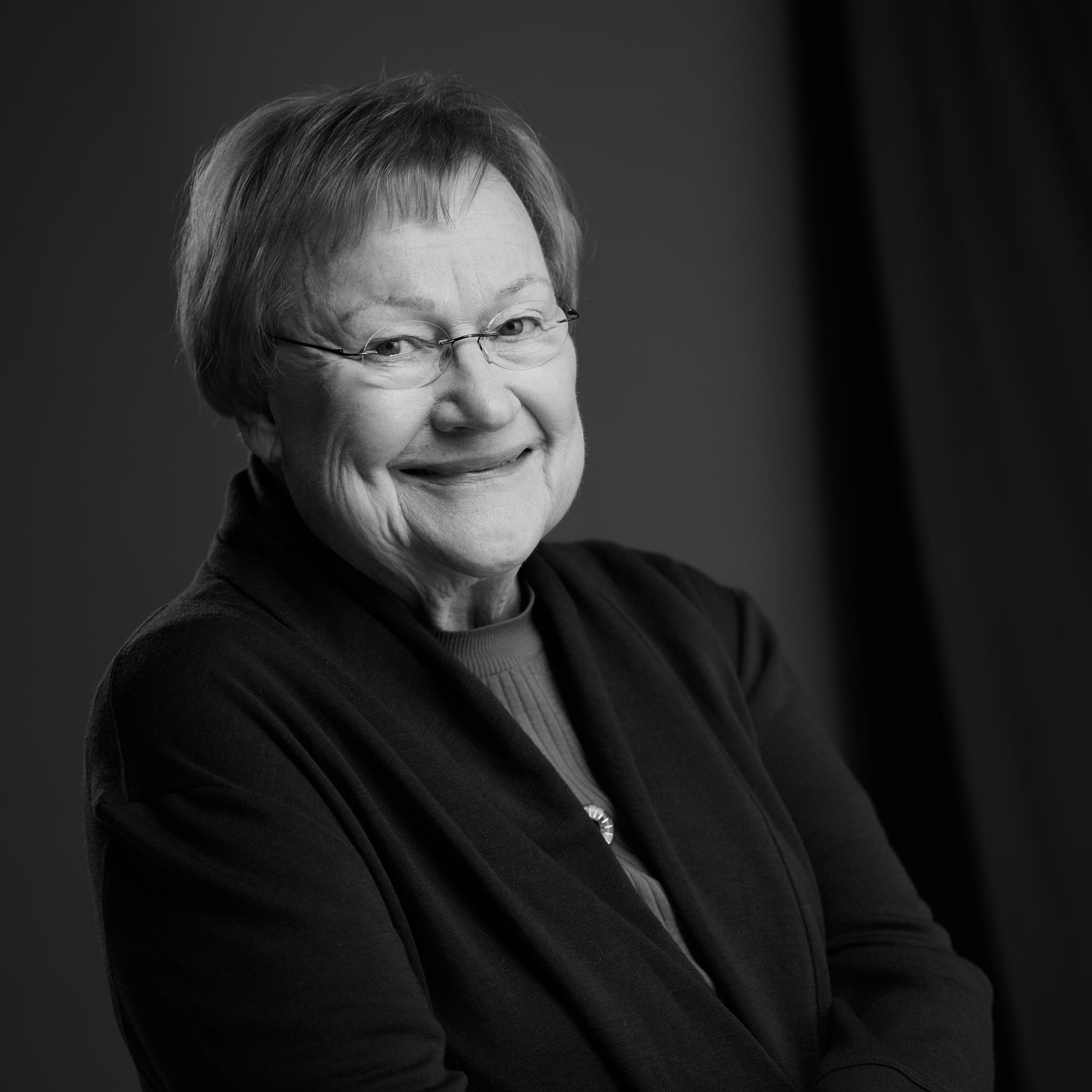 Tarja Halosen ulkonäköä arvioitiin ja ehdotettiin jopa nenäleikkausta – Suomalaiset halusivat nähdä ensimmäisen naispresidentin kuningattarena