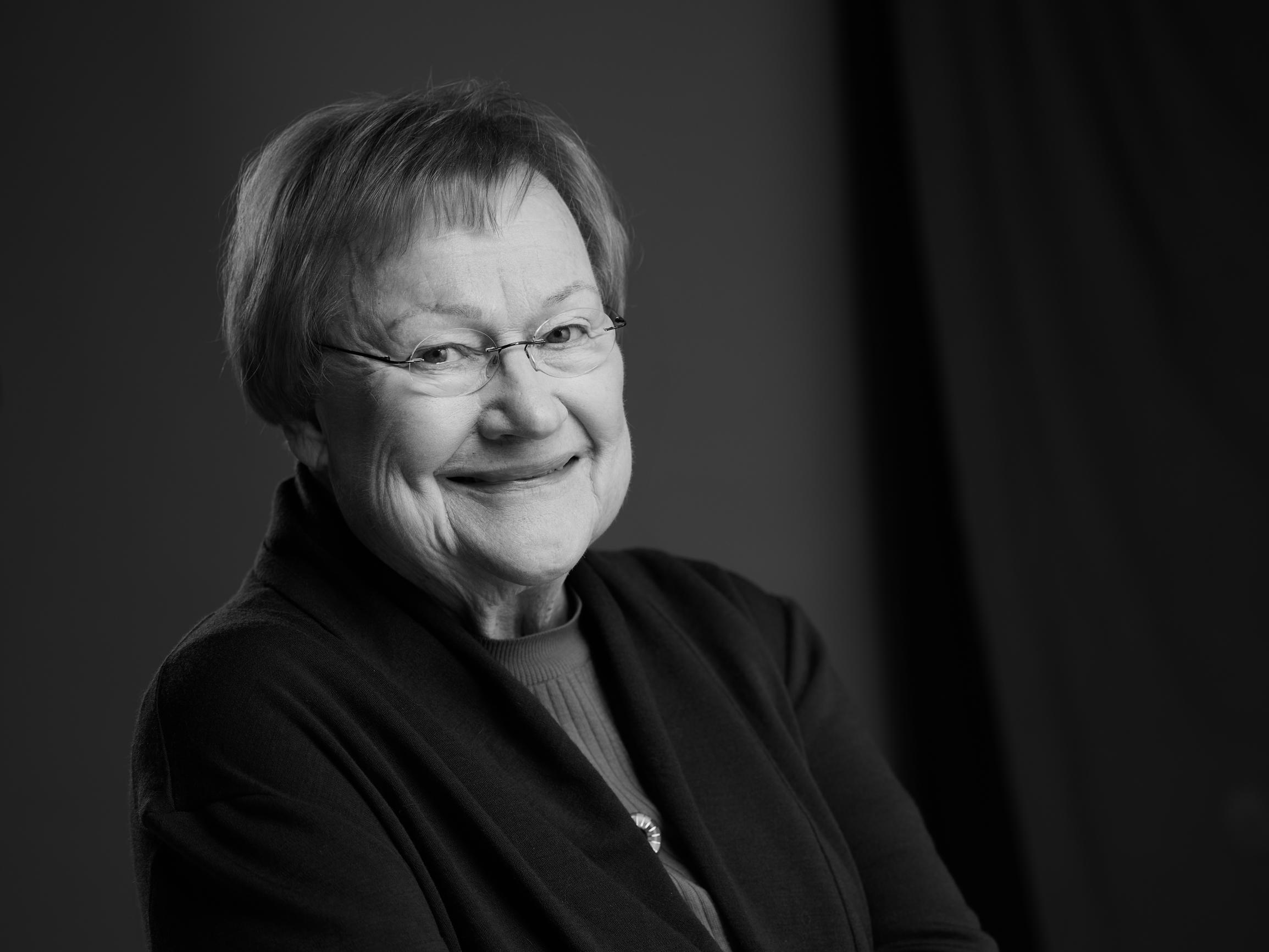 Tarja Halosen ulkonäköä arvioitiin ja ehdotettiin jopa nenäleikkausta – Suomalaiset halusivat nähdä ensimmäisen naispresidentin kuningattarena