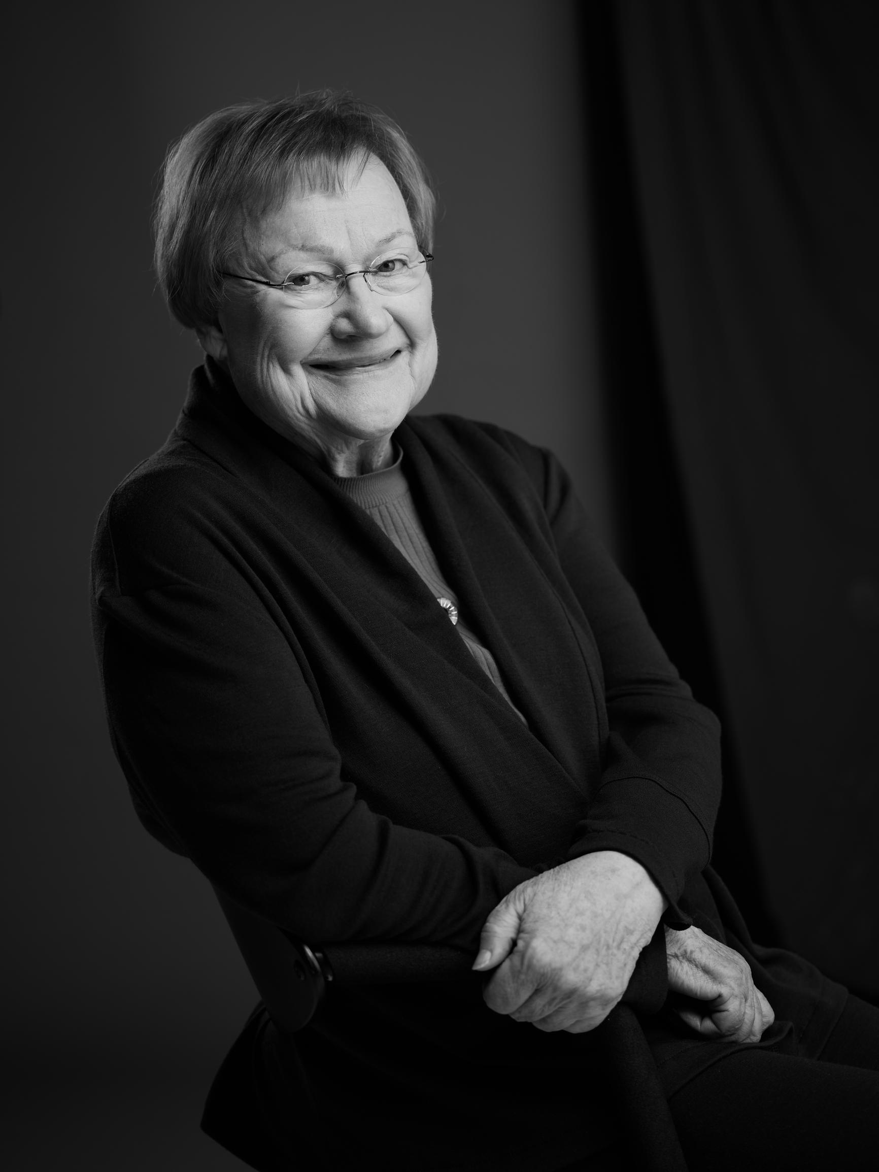 Tarja Halosen ulkonäköä arvioitiin ja ehdotettiin jopa nenäleikkausta – Suomalaiset halusivat nähdä ensimmäisen naispresidentin kuningattarena