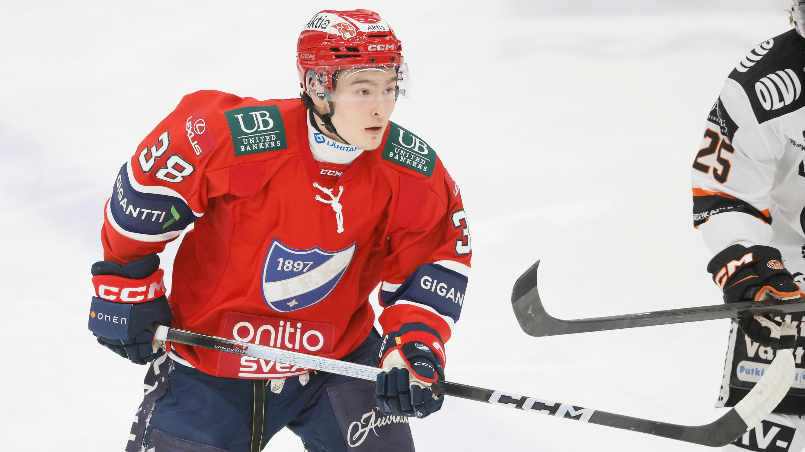 Otsikoihin nousseen 16-vuotiaan tykin Liiga-debyytti vesittyi yllättävästä syystä: "Saattaa olla, ettei häntä kiinnosta auttaa nuorta pelaajaa"