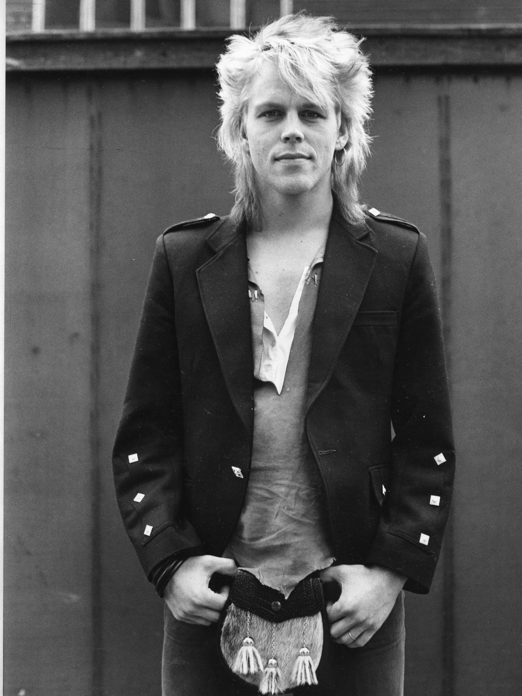 Nuorena Dingo-fanina Hanna Leivonniemi varasti Neumannin paidan pyykkinarulta – Nyt Leivonniemi tapasi Neumannin, joka kertoi, miksi Dingo hajosi