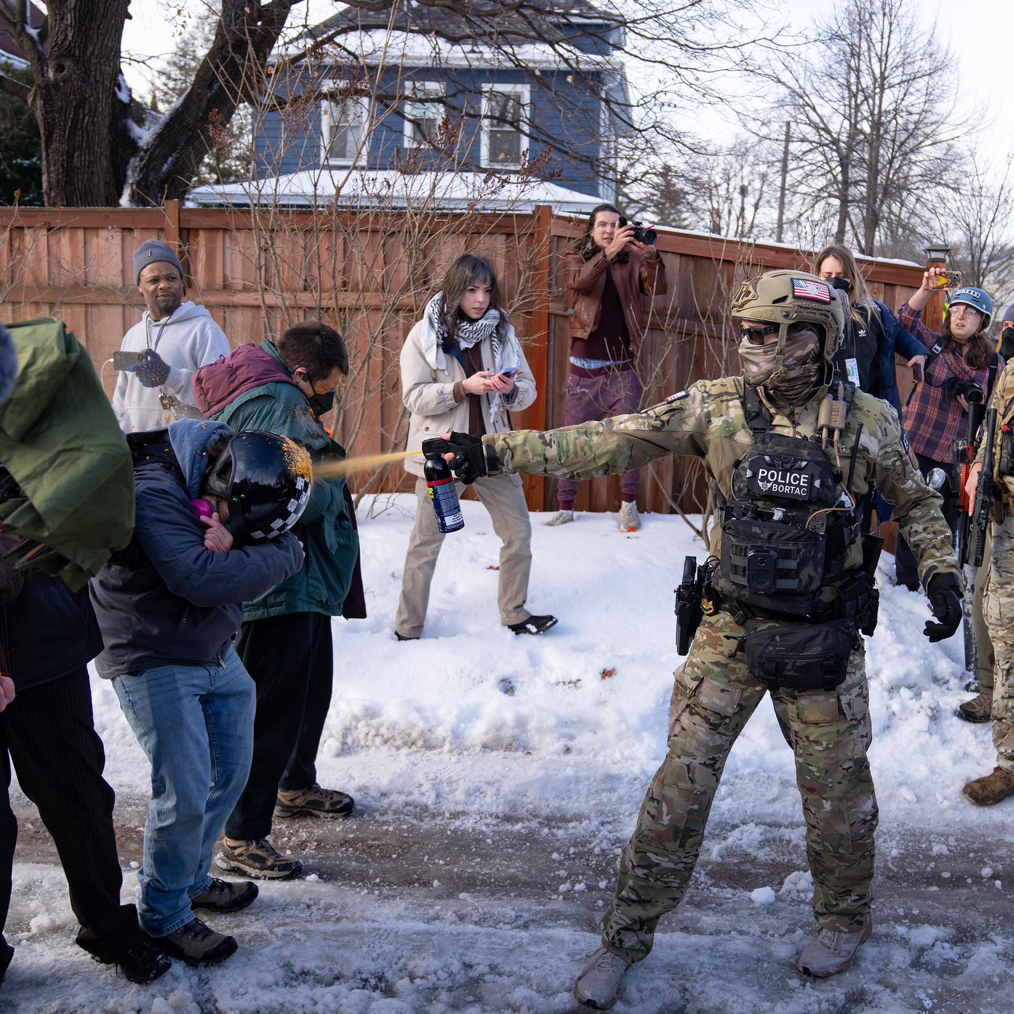 Kun Trumpin agentit aloittivat kovaotteiset ratsiansa, Minnesotassa asuva Mimmu teki riskialttiin valinnan – ”En koskaan tule olemaan väärällä puolella historiaa”
