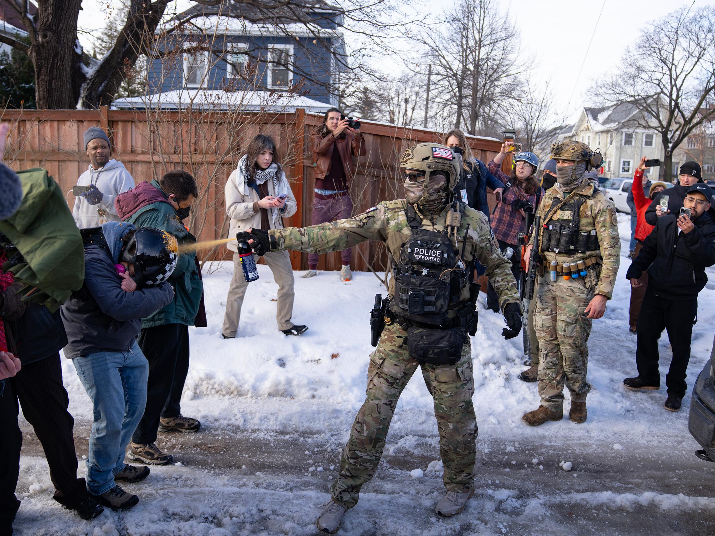 Kun Trumpin agentit aloittivat kovaotteiset ratsiansa, Minnesotassa asuva Mimmu teki riskialttiin valinnan – ”En koskaan tule olemaan väärällä puolella historiaa”