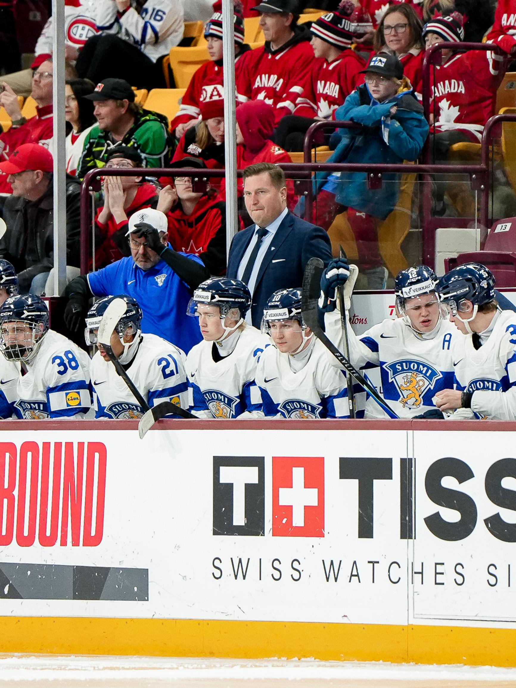 Mitta tuli täyteen! Kanada nöyryytti Nuoria Leijonia – päävalmentajalta kardinaalimunaus: "Raportti Jääkiekkoliitolle!" 