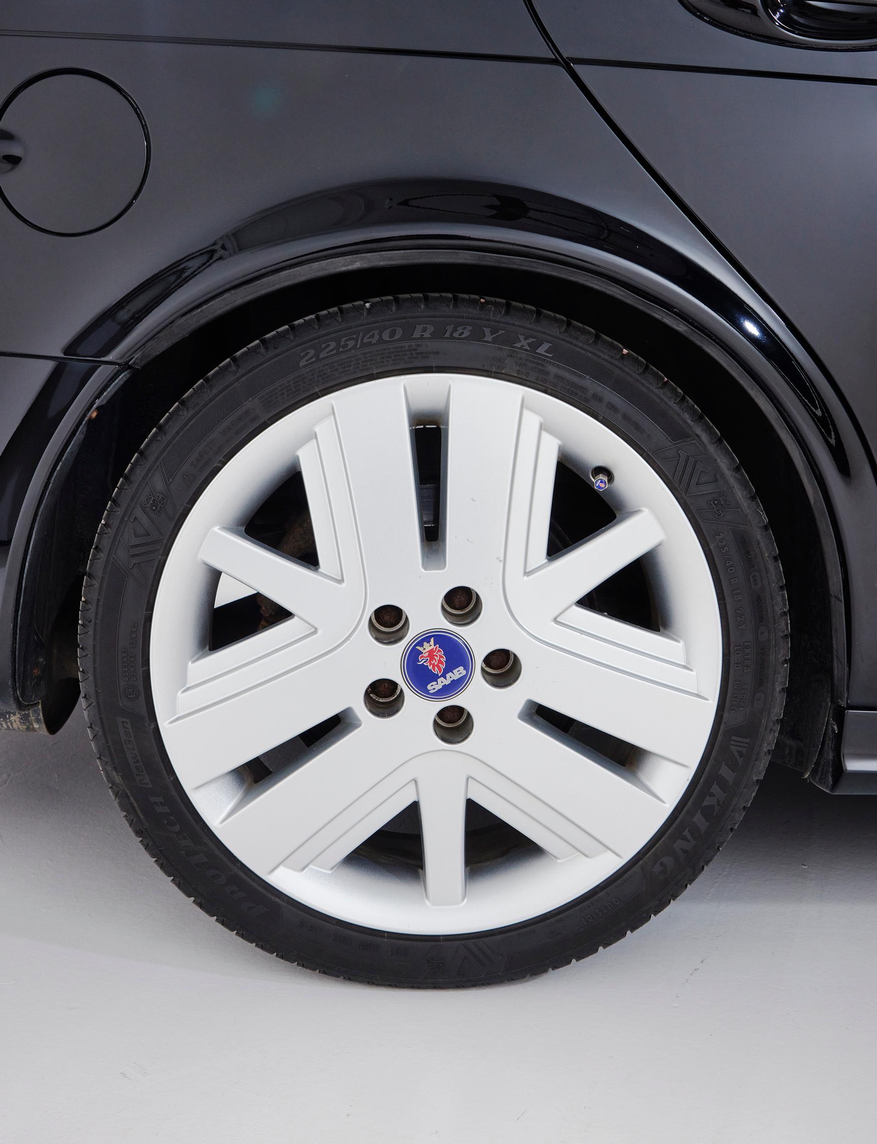 Saab 9-5 2.3T Aero A:n rengas.