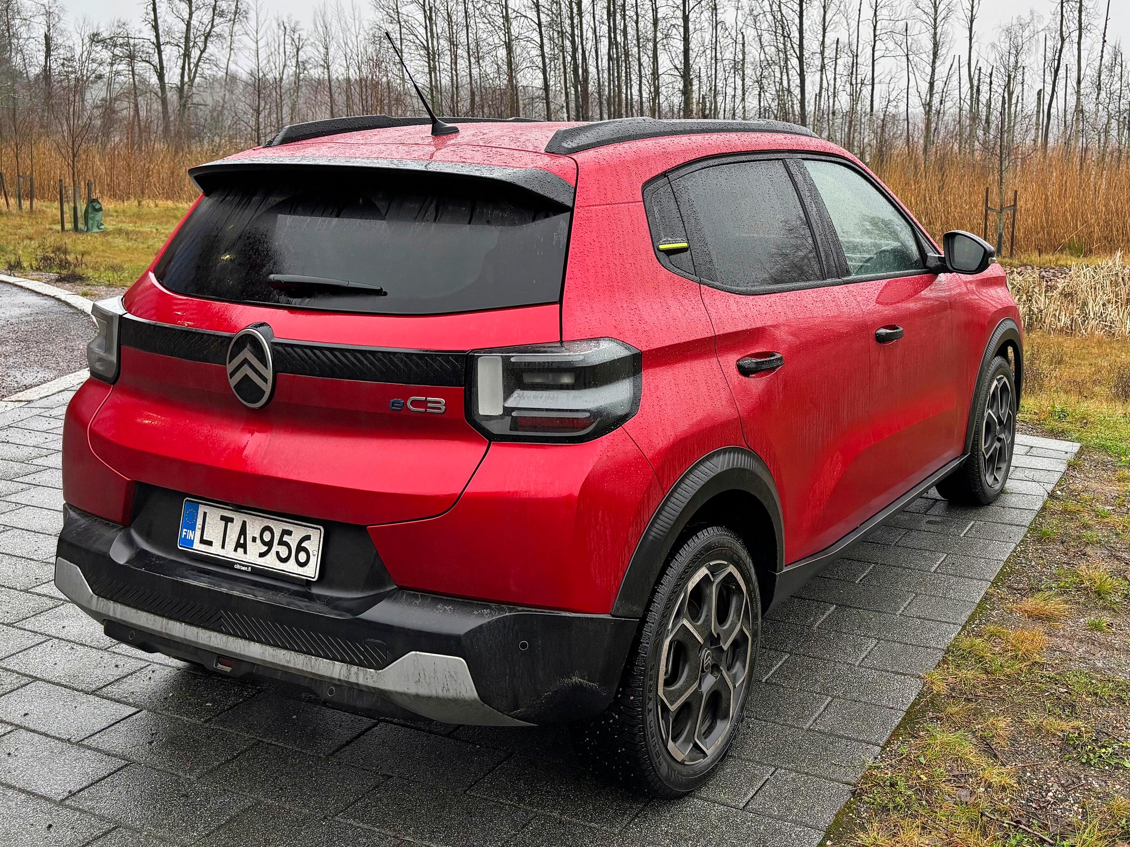 Citroën e-C3 Max 44 kWh – latausluukku jäätyy kiinni, plussakelien kulutus jo korkealla ja todellinen talvikulutus vielä mittaamatta – käyttötestin osa 6