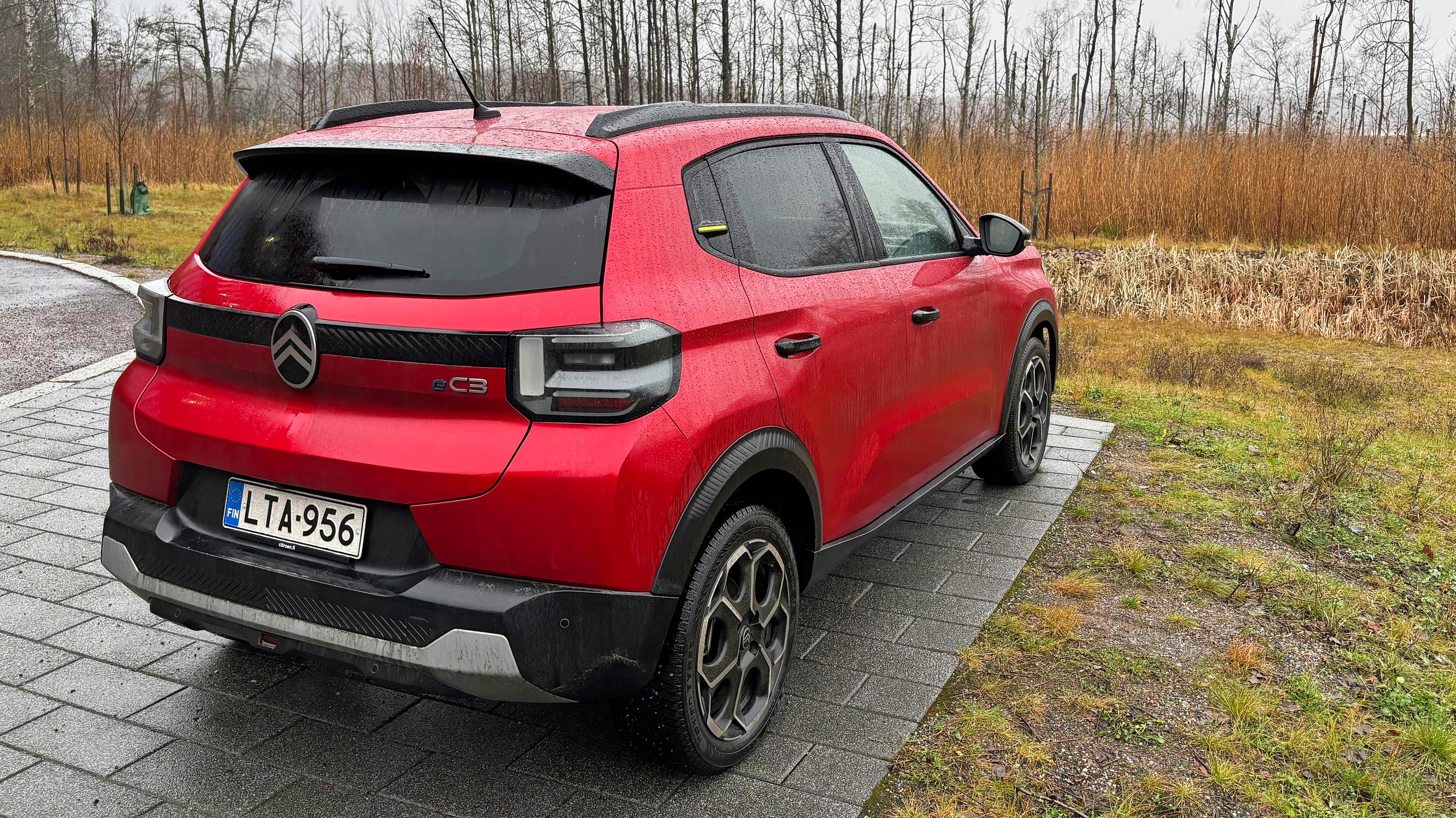 Citroën e-C3 Max 44 kWh – latausluukku jäätyy kiinni, plussakelien kulutus jo korkealla ja todellinen talvikulutus vielä mittaamatta – käyttötestin osa 6