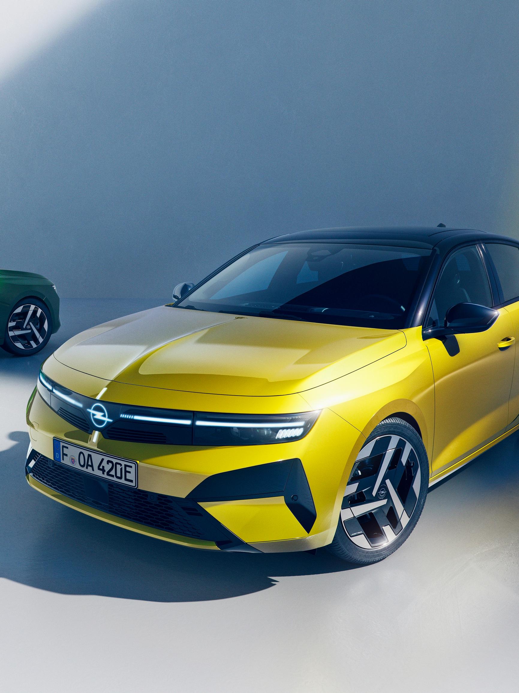 Opel päivitti Astran – Näkyvin uudistus löytyy valojen välistä, sähköversioon on luvassa lisää toimintamatkaa, eikä siinäkään vielä kaikki