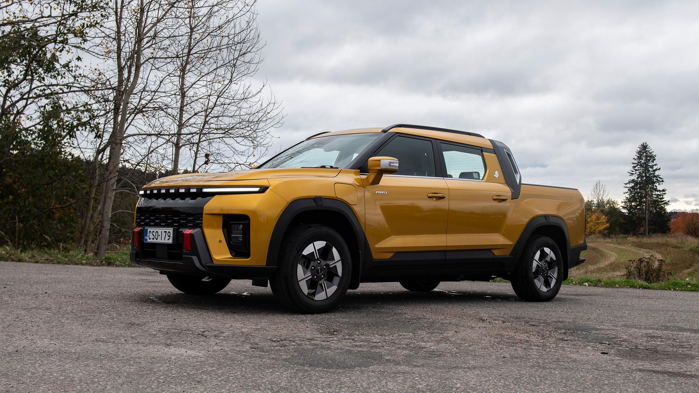 KGM Musso sähköistää lava-auton – ohjaus on epämääräinen ja toimintamatka jää keskinkertaiseksi