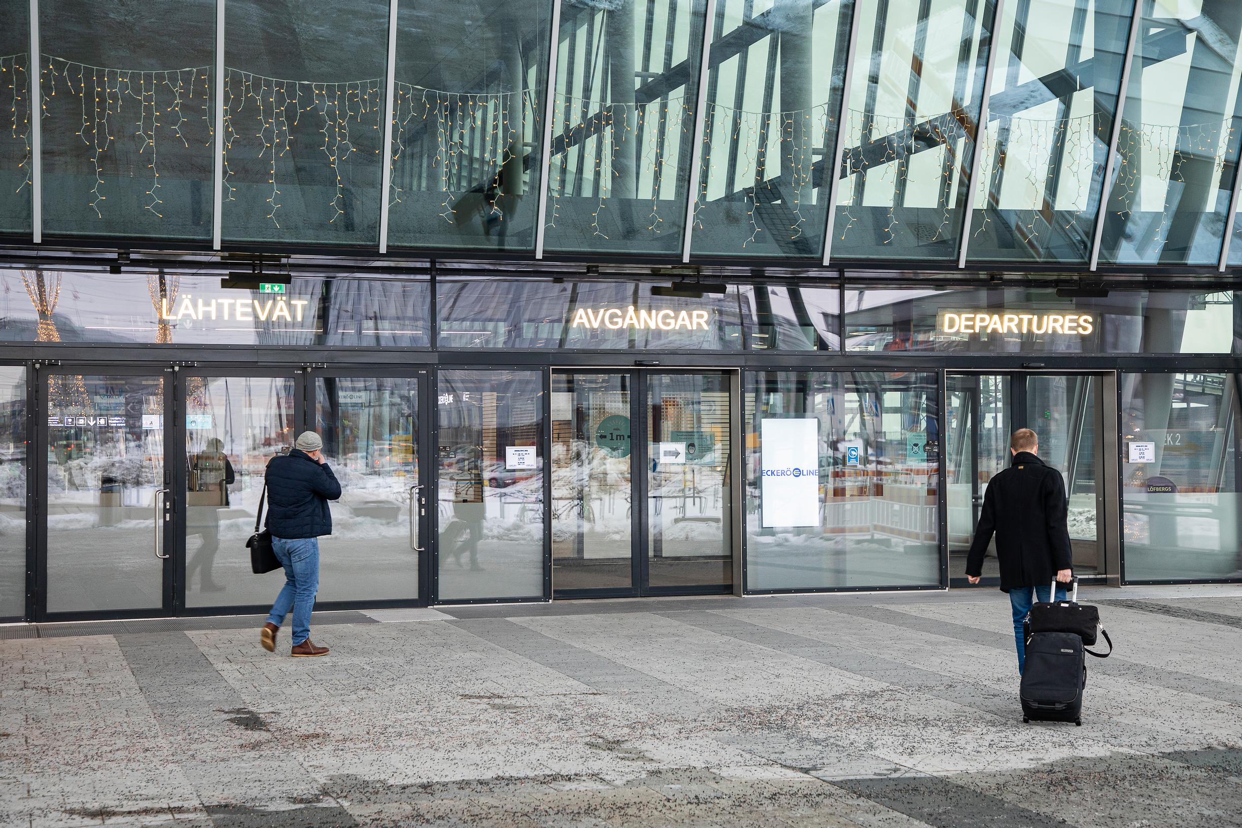 Suomen ankarat matkustusrajoitukset voimaan 27.1. – Viron ja Ruotsin muuntovirus taustalla – Miten käy lauttaliikenteen?