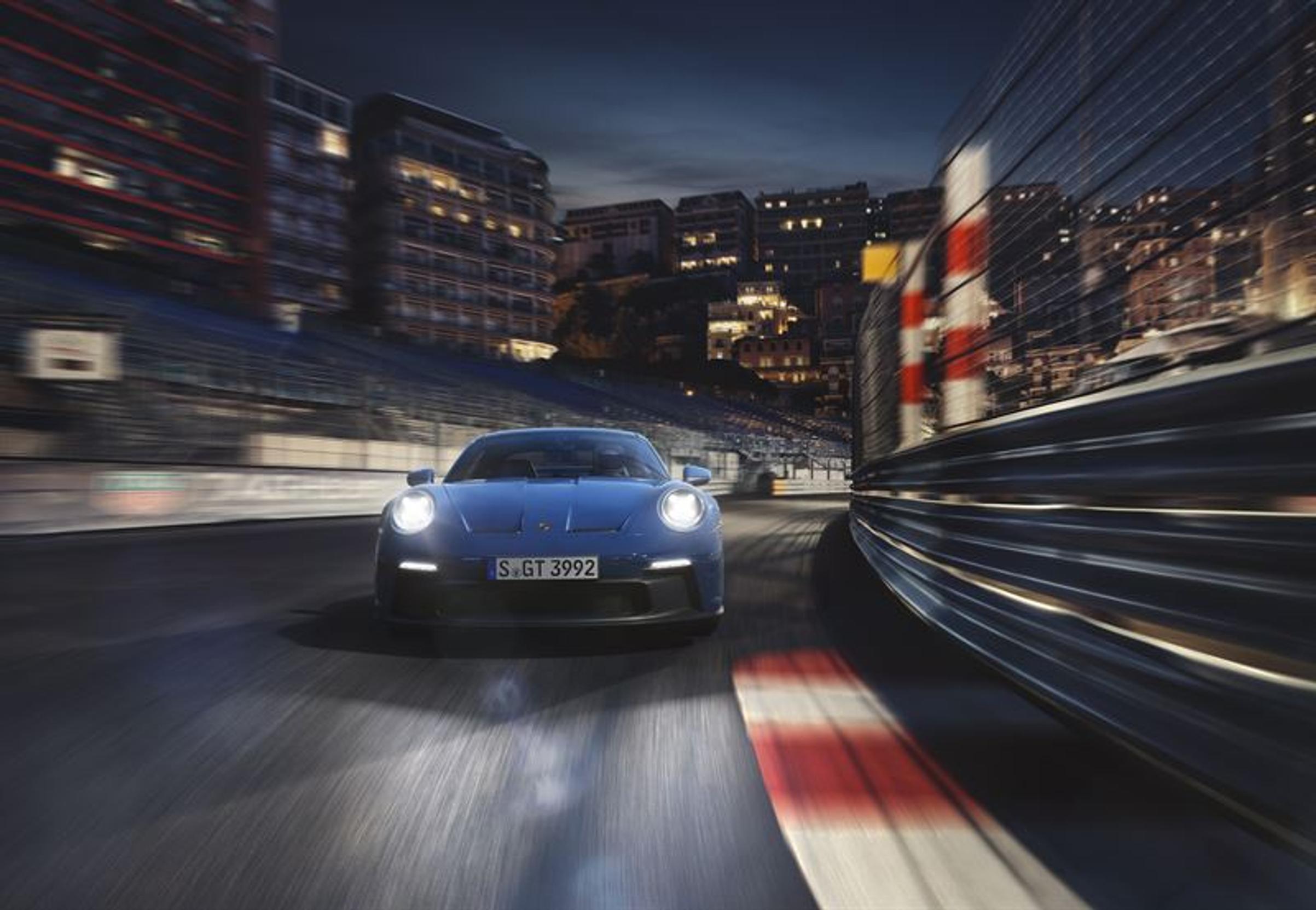Uusi Porsche 911 GT3 tuo moottoriurheilun geenit tuotantoautoon - nyt on rähinää tarjolla, jos lompakko kestää