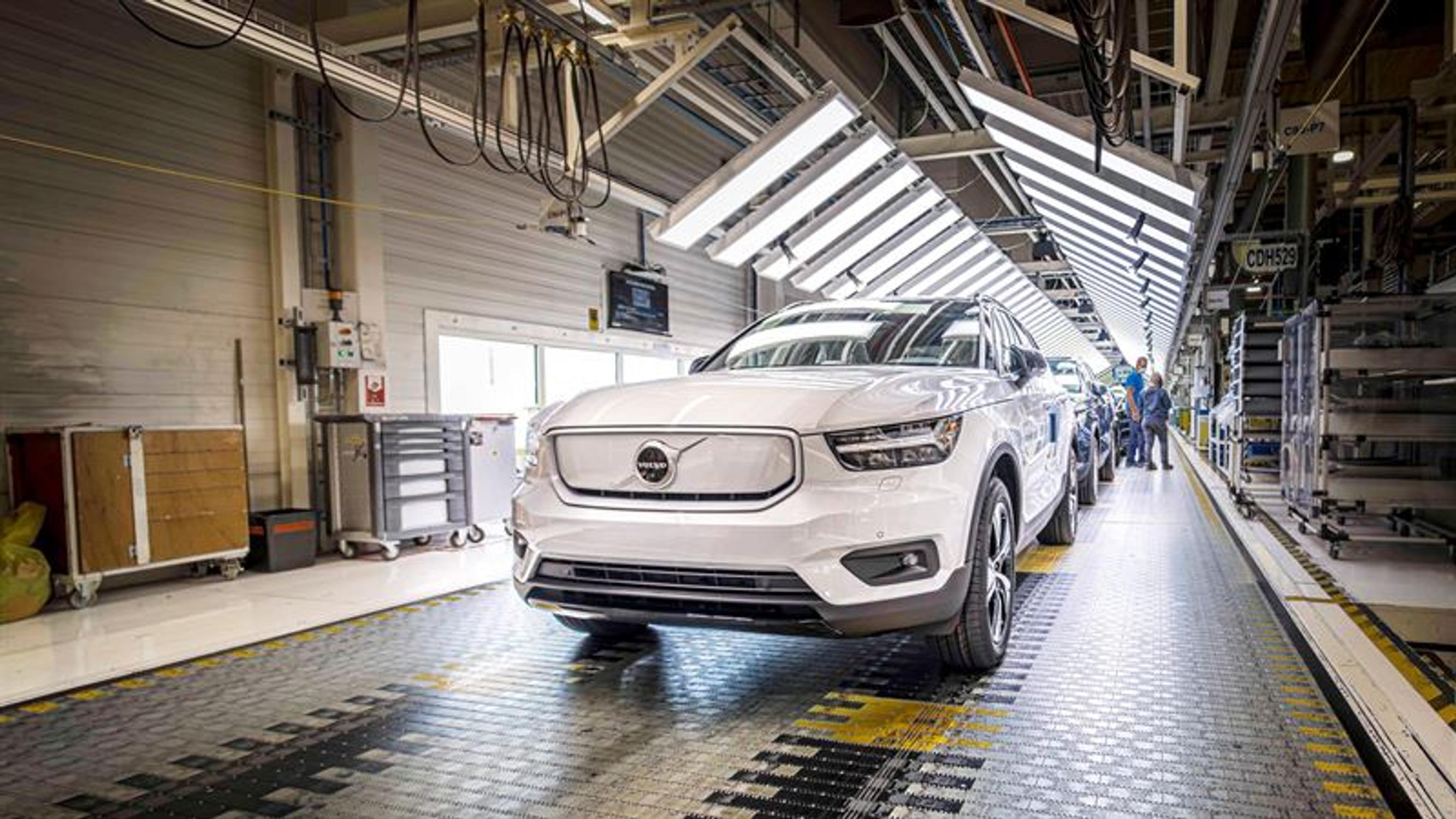Volvo Cars laajentaa täyssähköistä XC40 -mallistoa