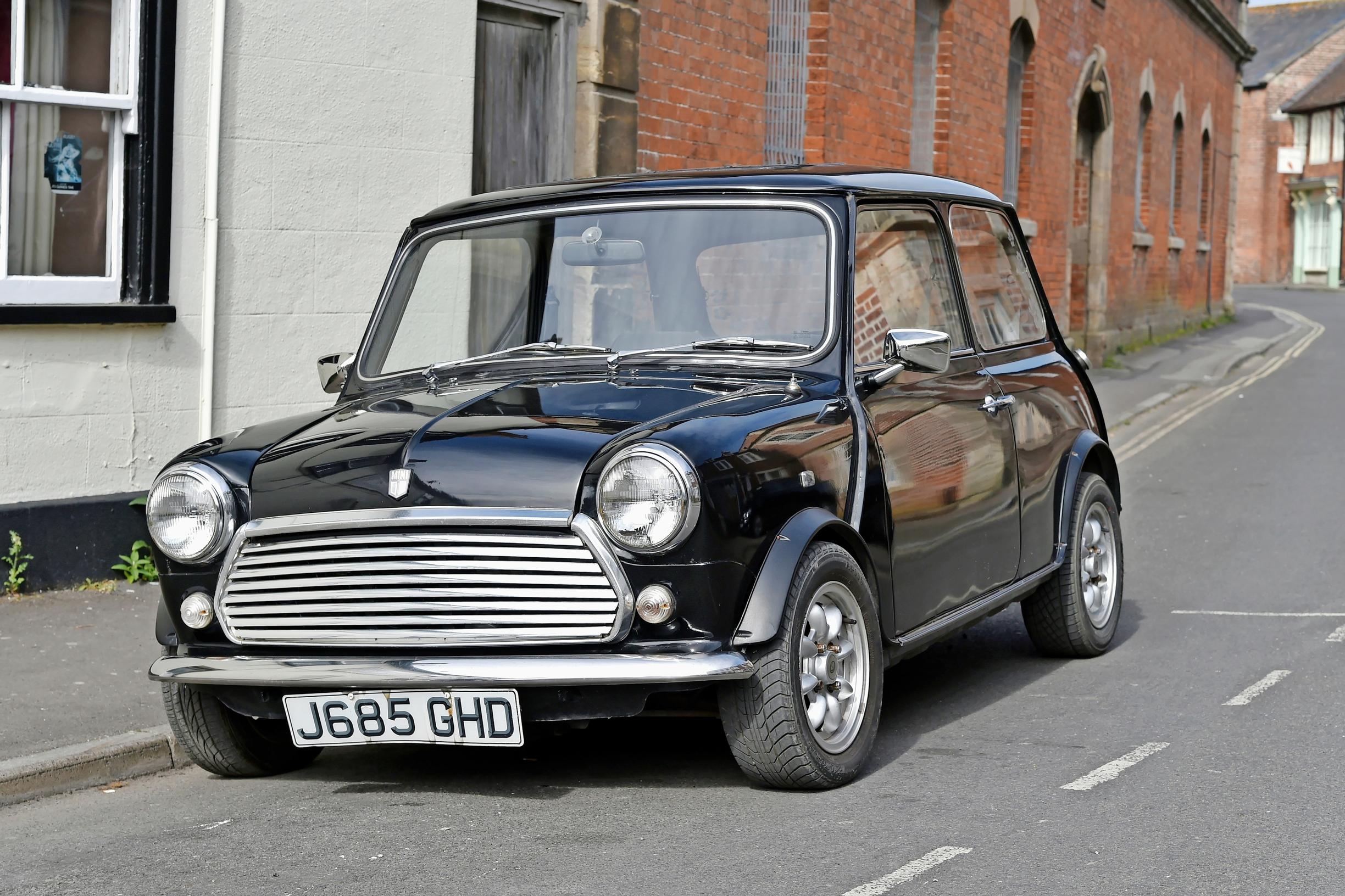 Mini | Ei ole oikeastaan väliä, että onko se Austin vai Morris. Kumpikin käy.