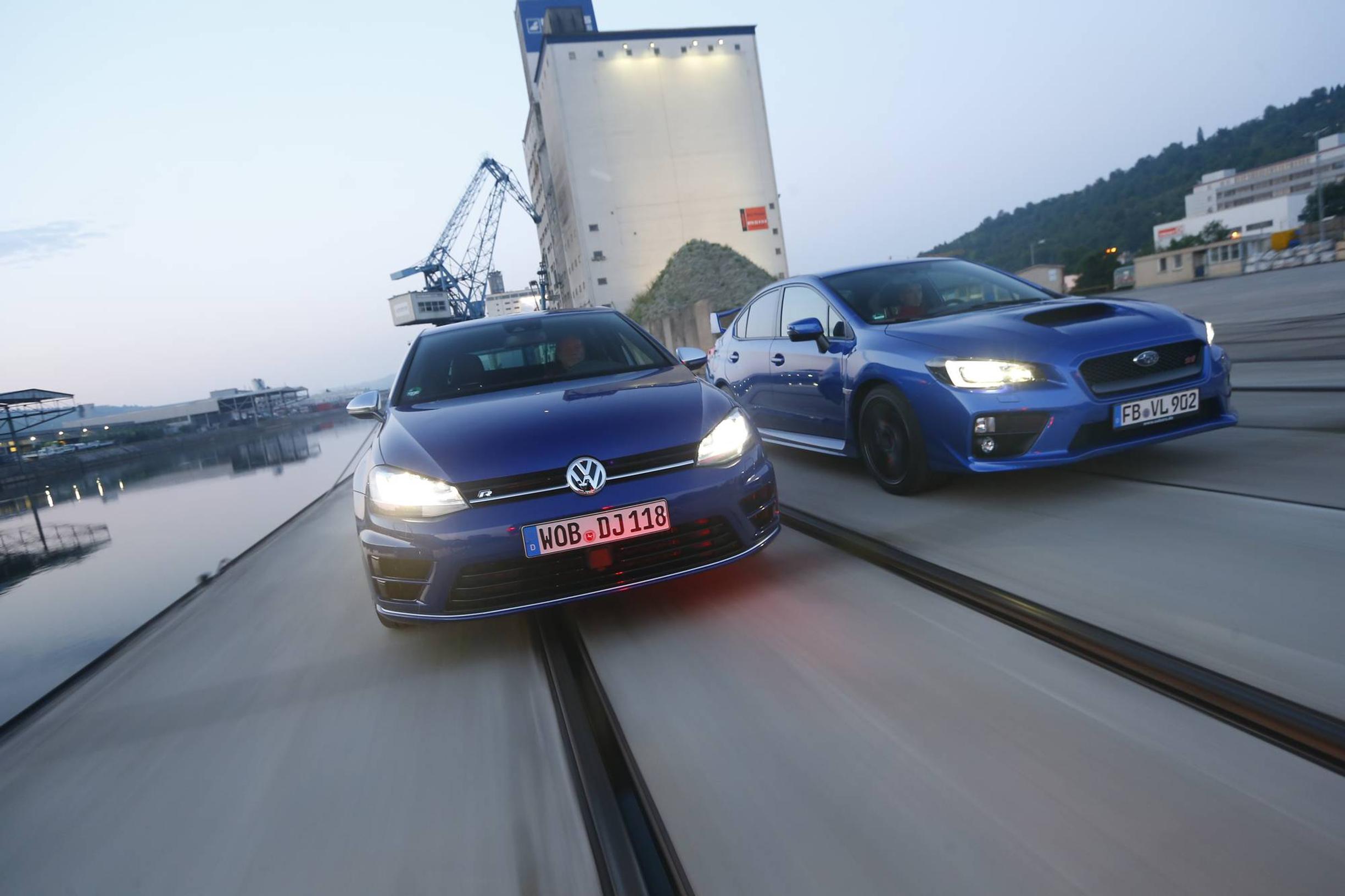 Vertailussa Subaru WRX STI ja VW Golf R – kuumat siniset