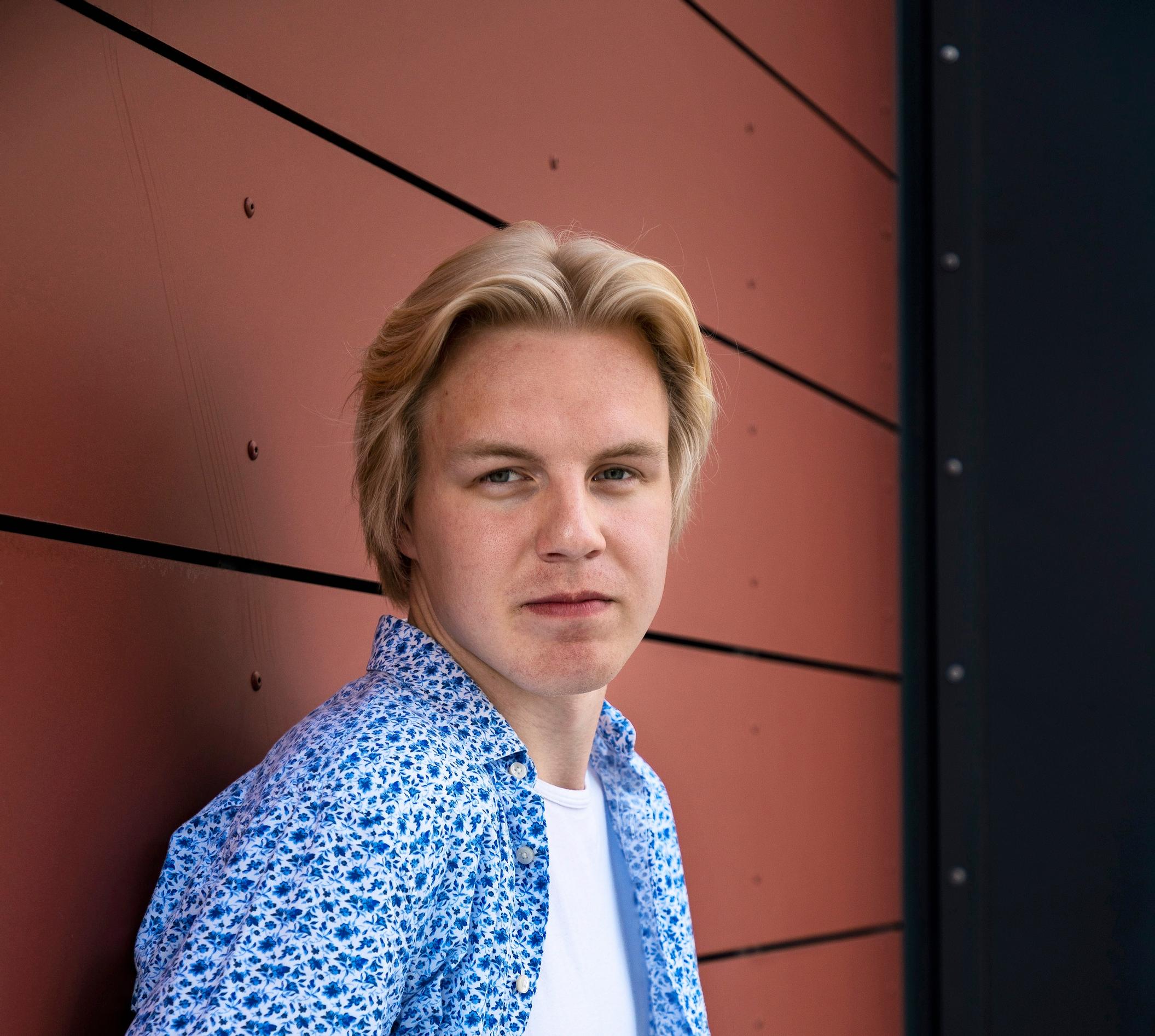 Koulukiusattu kirjailija Antti Rönkä: "Minusta tuli silmätikku, en osannut puolustautua ja alistuin"