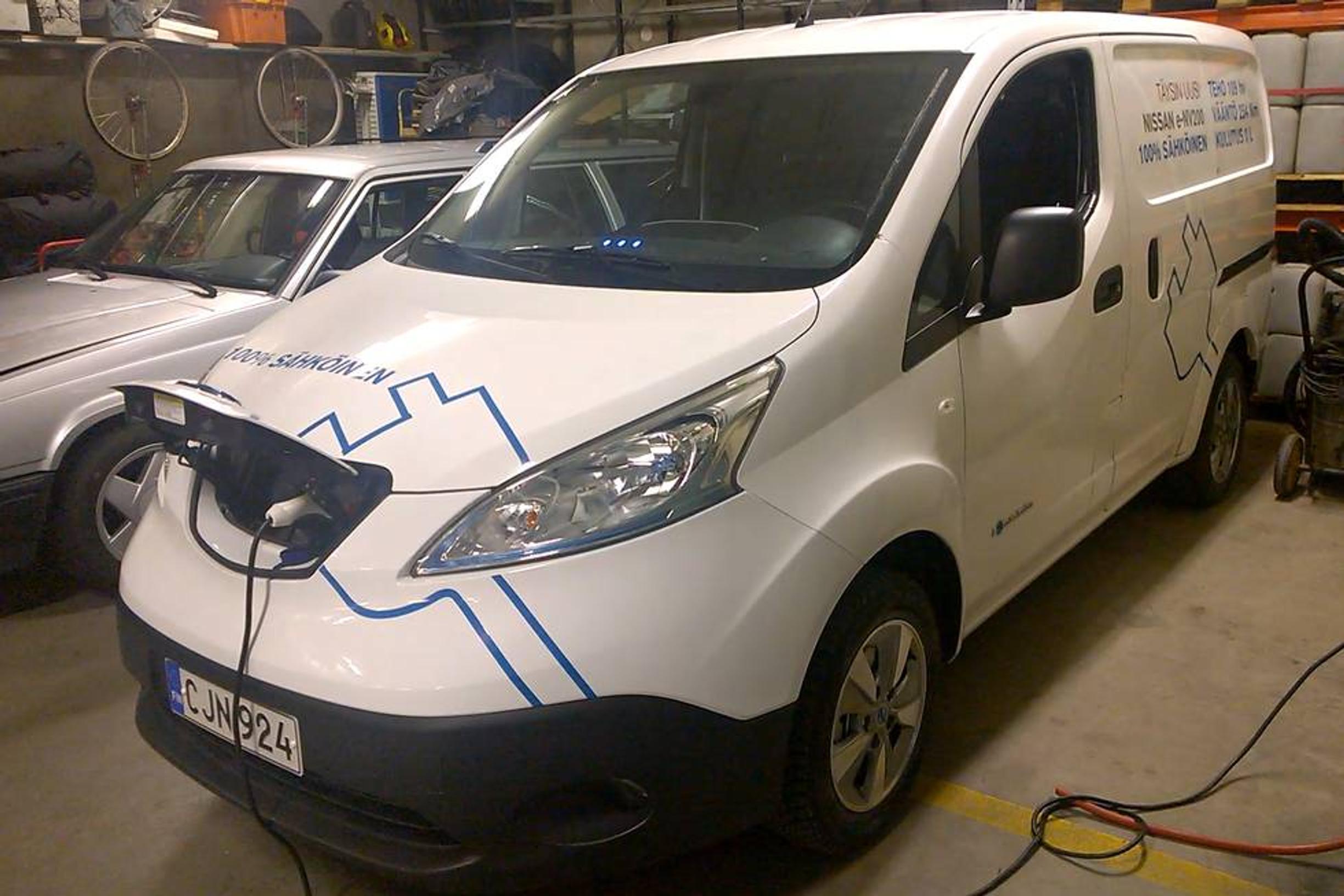 Nissan päivittää sähköpakunsa akun isompaan