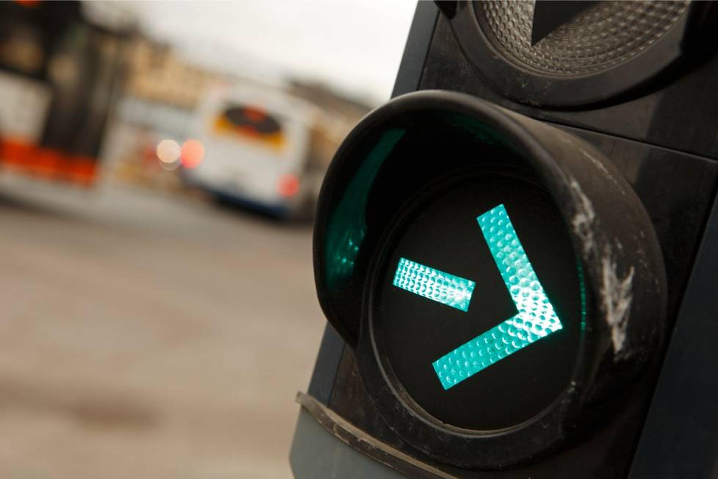 Työryhmän väliraportti: 6 miljoonaa vuodessa vähäpäästöisille autoille, 4 miljoonaa latausinfraan