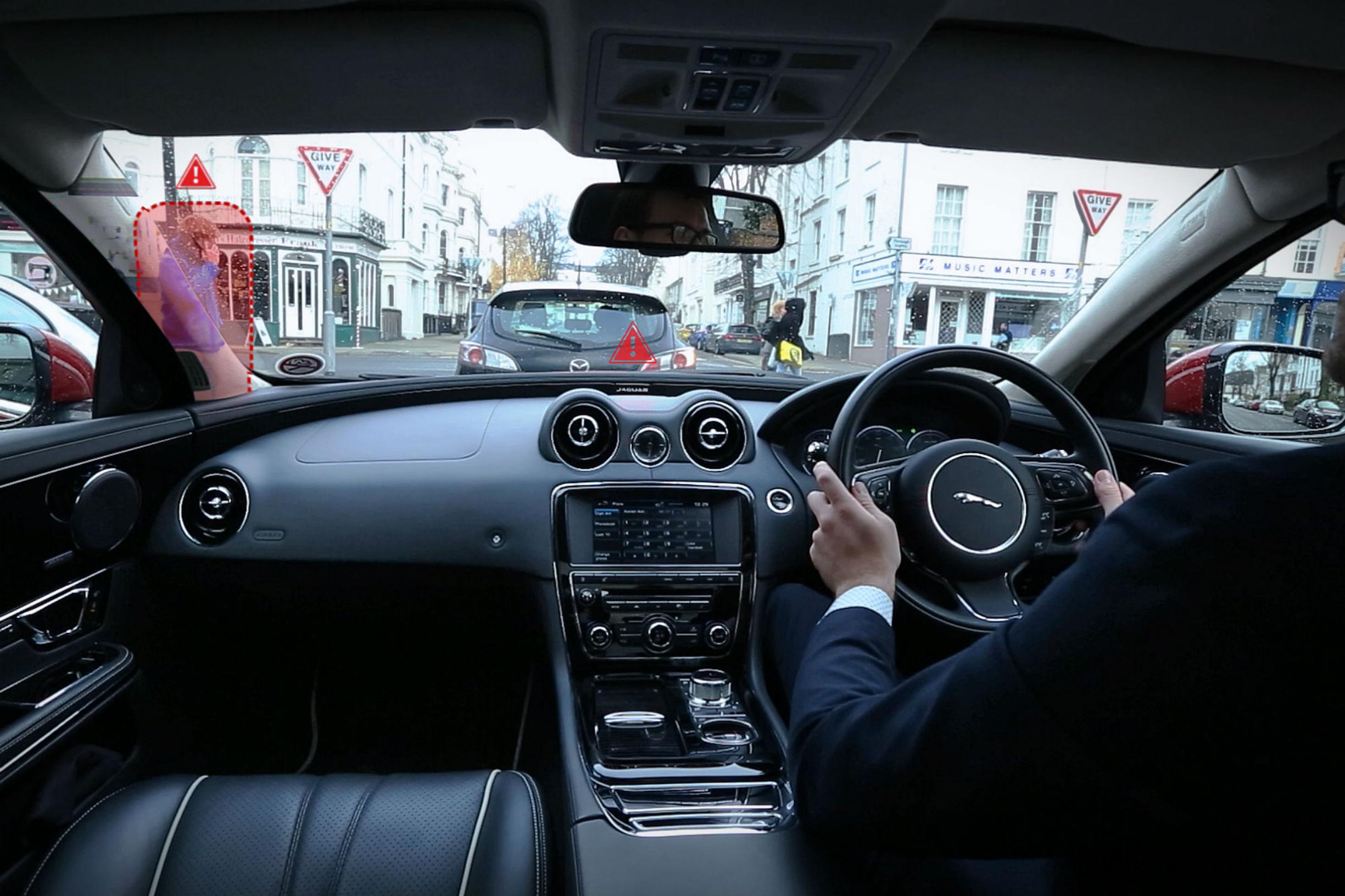 Jaguar Land Roverin teknologia mahdollistaa pian auton läpi näkemisen