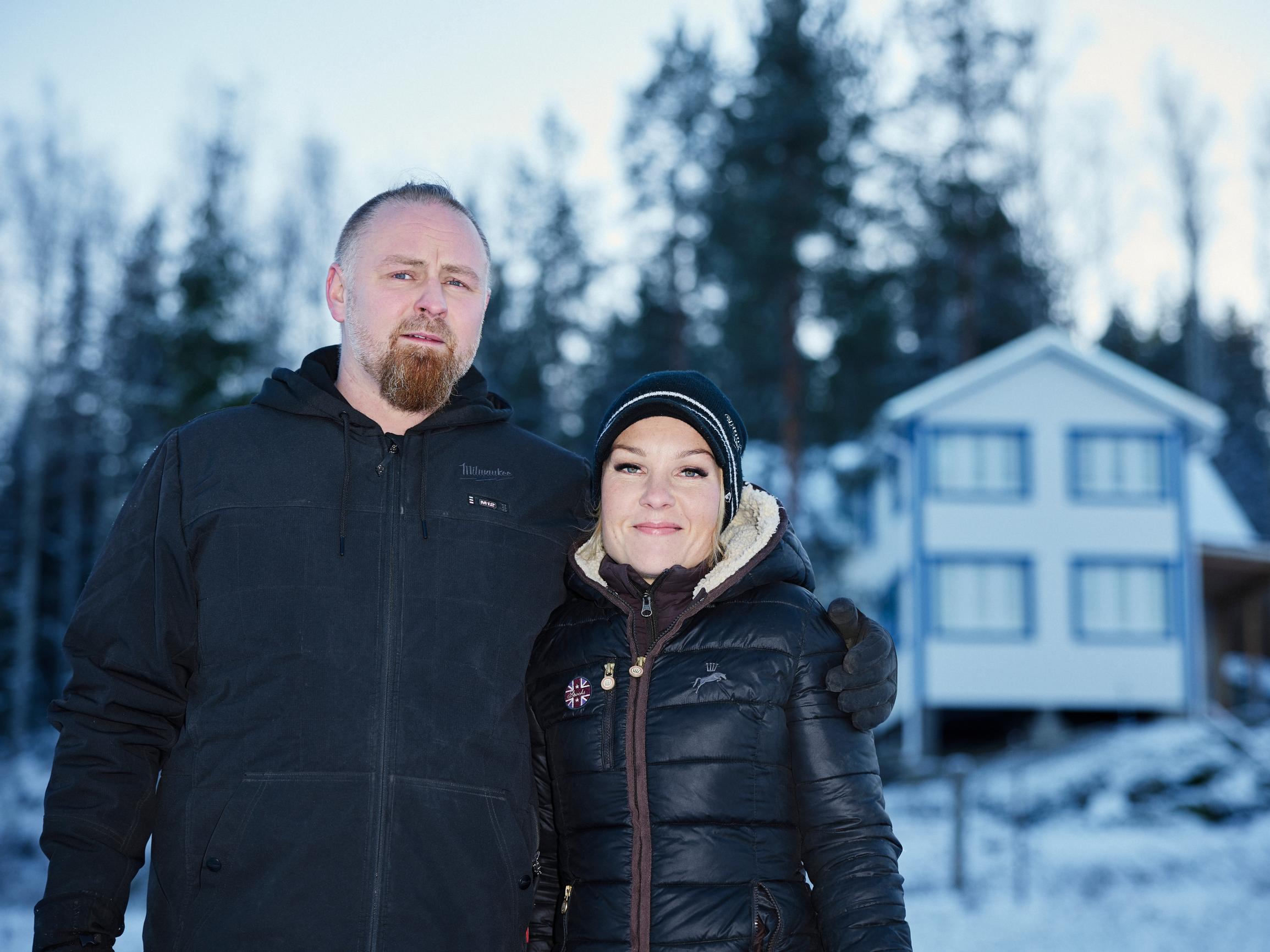 Latelan Sarkku sairasti koko lapsuutensa ja oli monta kertaa hengenvaarassa: ”Koska minulla on kuusi vuotta nuoremman veljeni veri, vitsailen olevani oikeasti vasta 34-vuotias”  – Kuuntele