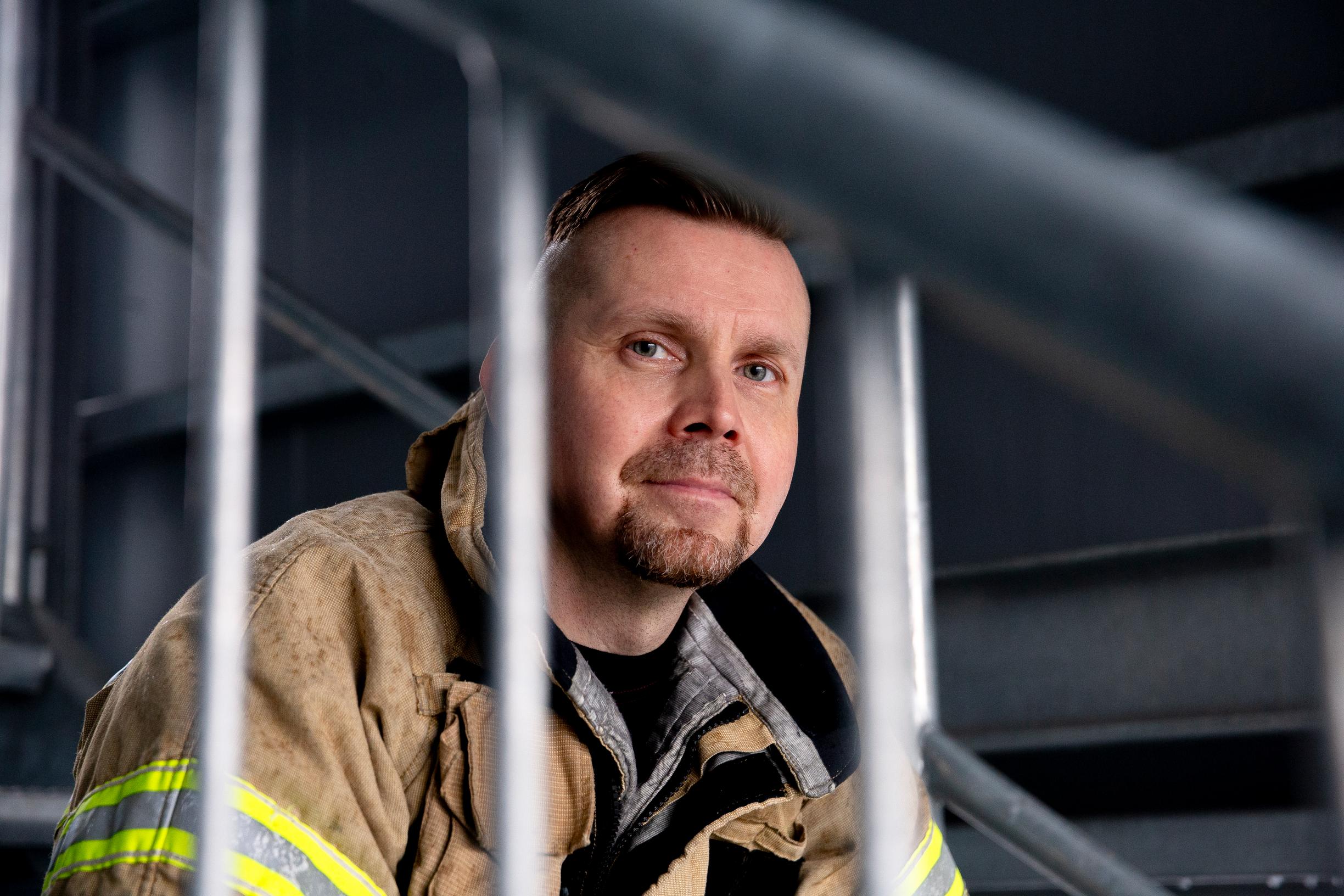 Oululaispelastaja Harri Minkkinen tietää millaista on kasvaa väkivallan keskellä: ”Lapset eivät uskalla puhua, koska vanhemmat syyllistävät heitä”