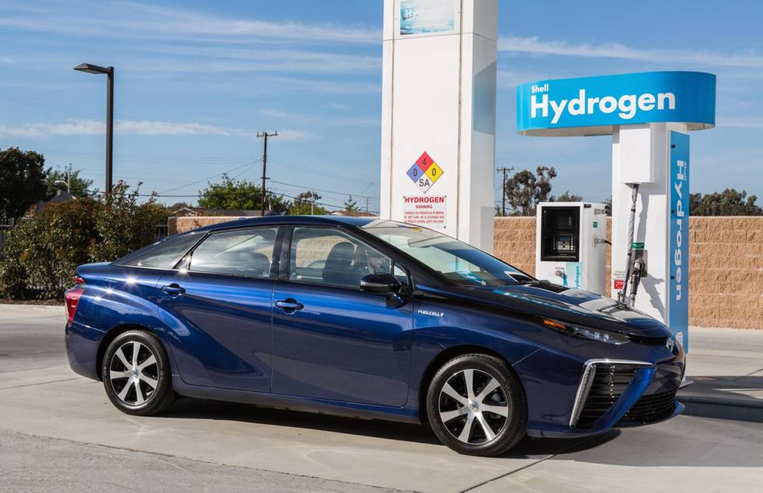 Toyotalla uskotaan vetyautojen hintojen laskevan hybridien tasolle