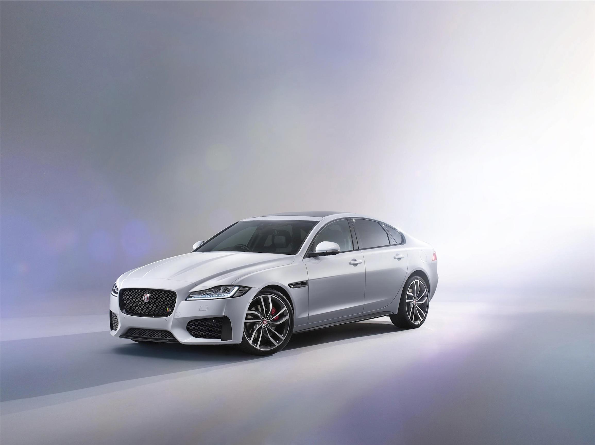 Tässä on uusi Jaguar XF – tilavampi ja kevyempi kuin ennen
