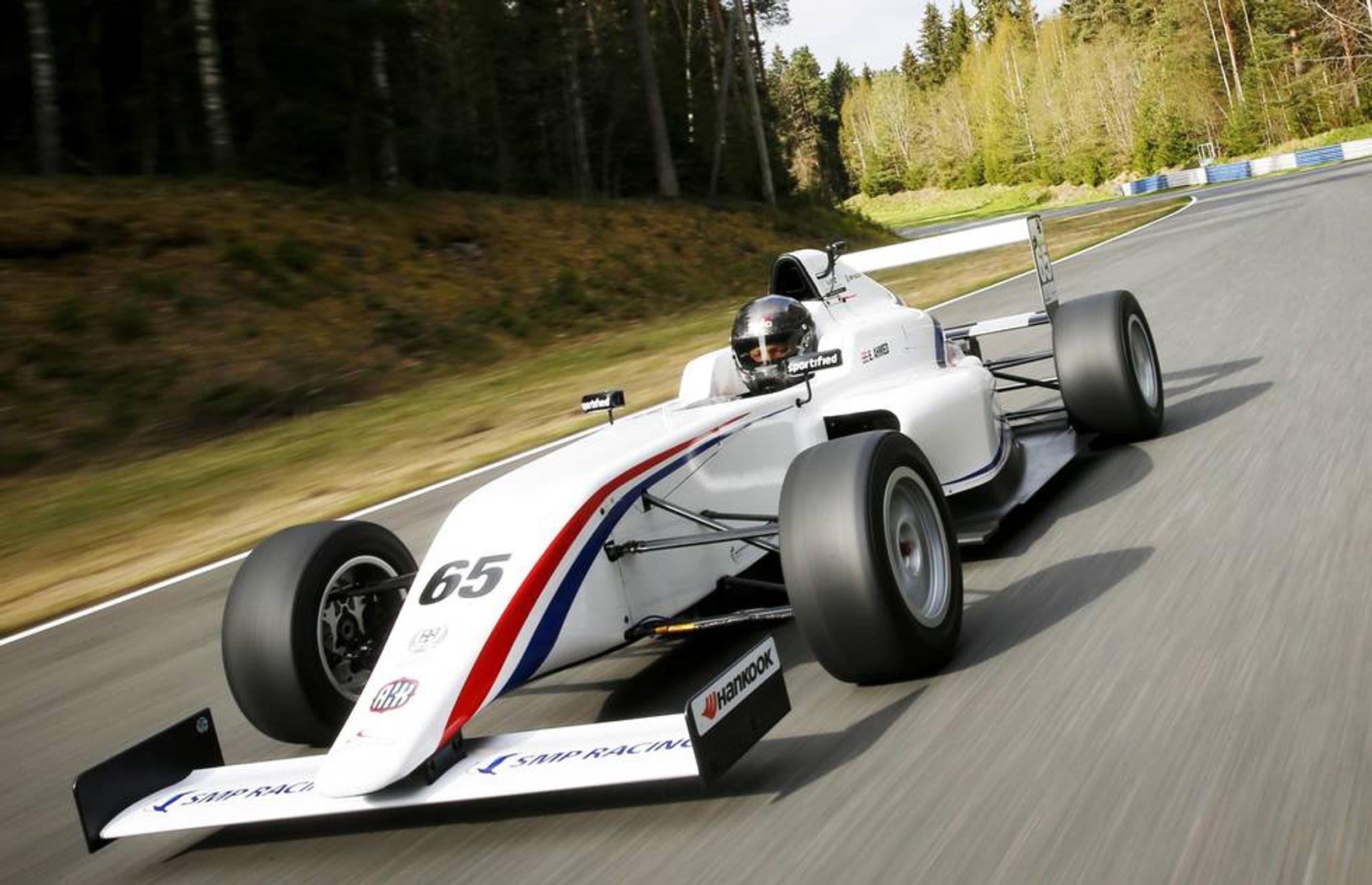 Viikonlopun formulayllätys: Mikko Hirvonen formulan rattiin