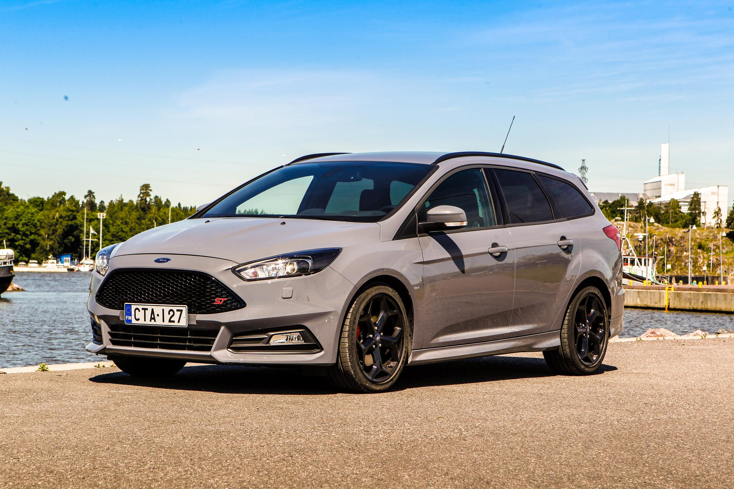 Koeajossa Ford Focus 2.0 TDCi ST Wagon – hyvältä näyttää