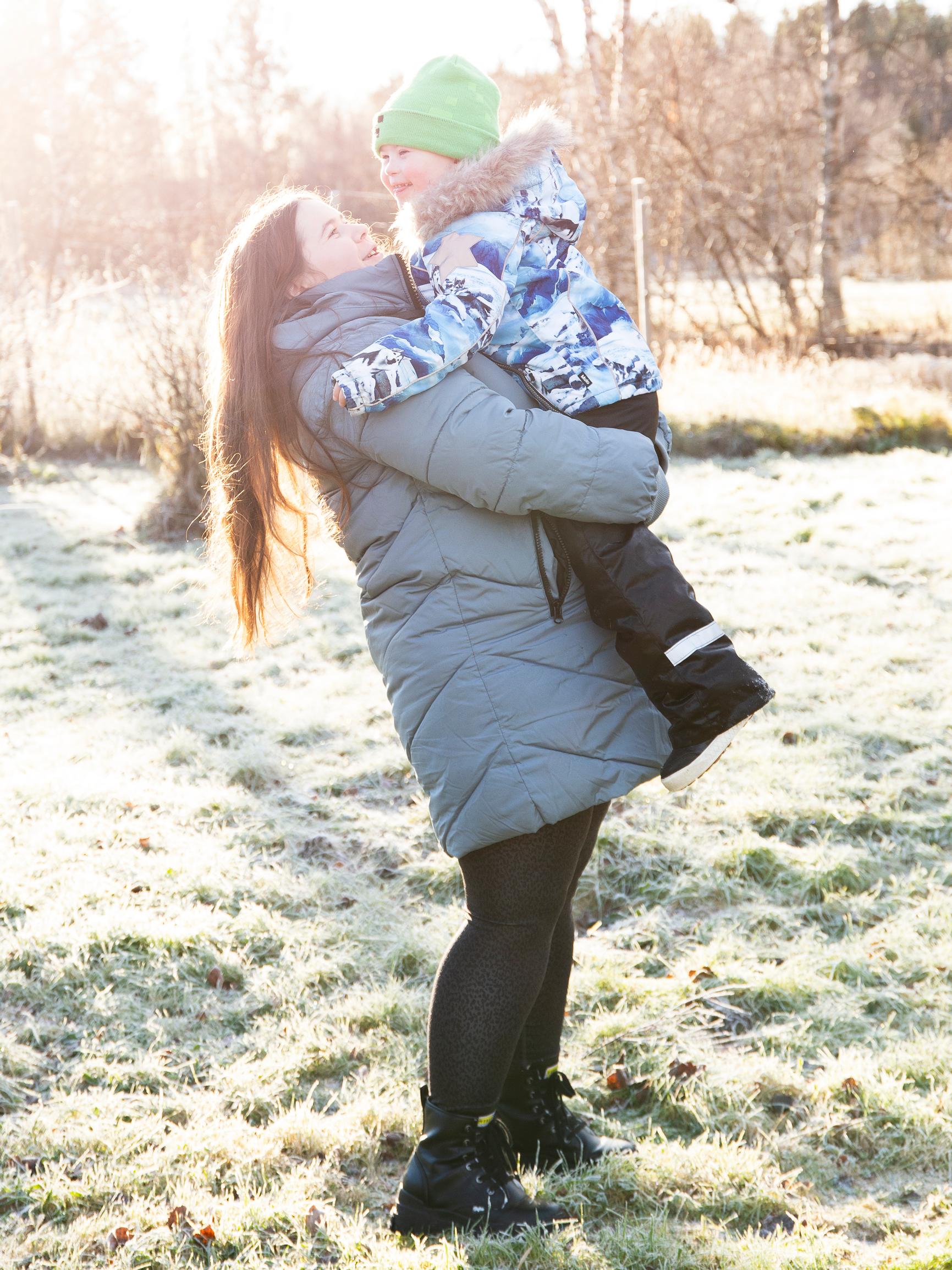 Jasmin tuli raskaaksi 17-vuotiaana – Kun lapsella todettiin Downin syndrooma, teiniäiti jäi asian kanssa yksin