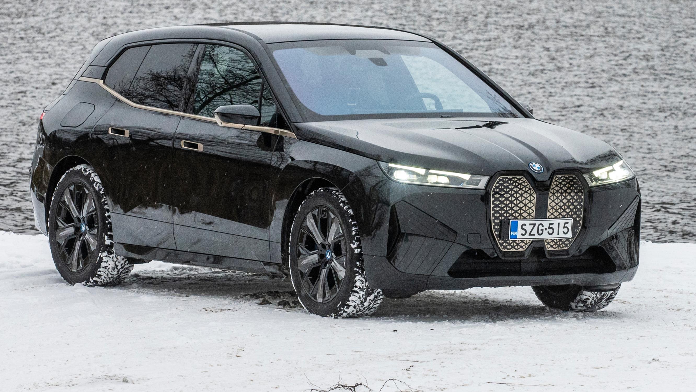 BMW iX xDrive50 – Huippuunsa viritetty täyssähköinen mörssäri