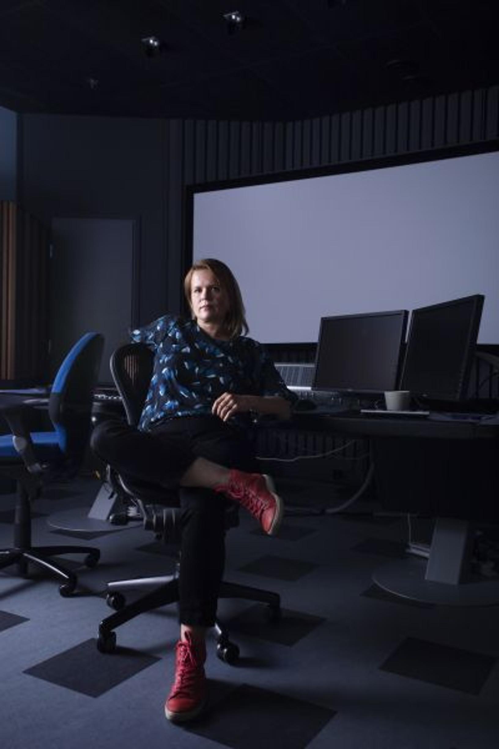 Selma Vilhusen elokuva Tyttö nimeltä Varpu on tarina äidistä ja isäänsä etsimään lähtevästä tyttärestä.