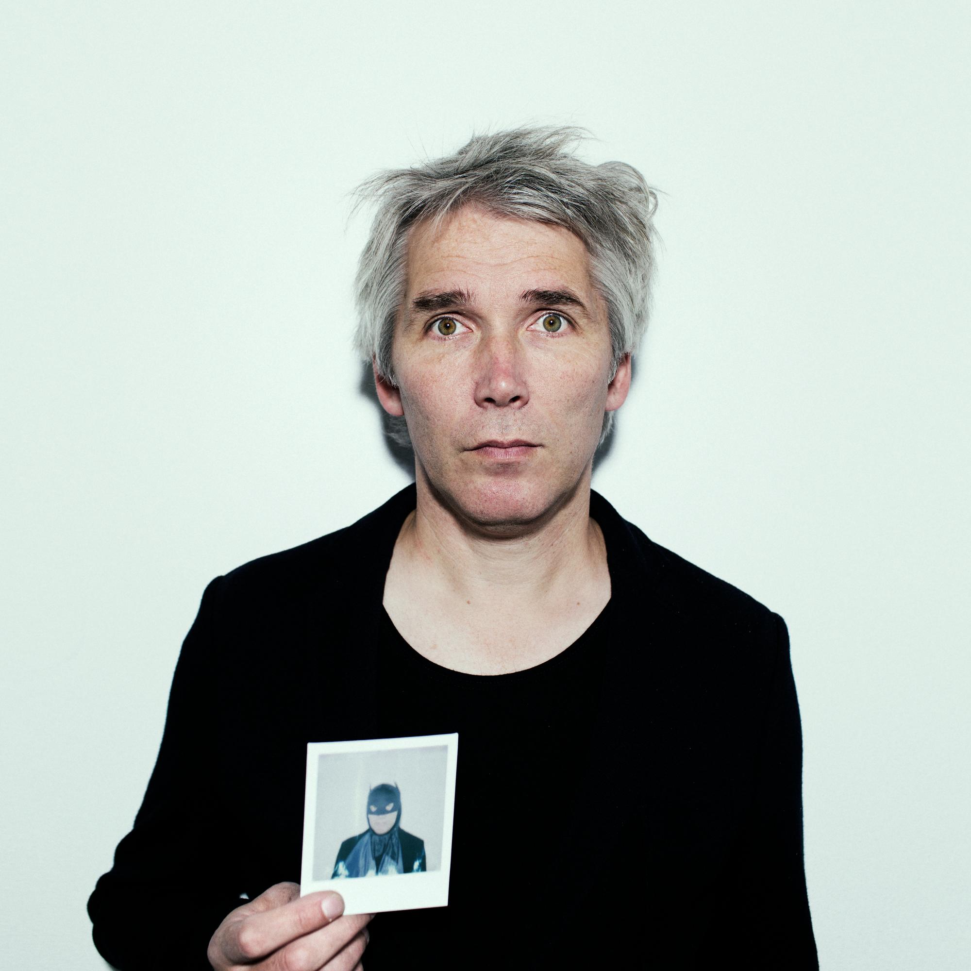 Hakaniemen puuduttaja – Miksi Miika Nousiainen on hauska? 