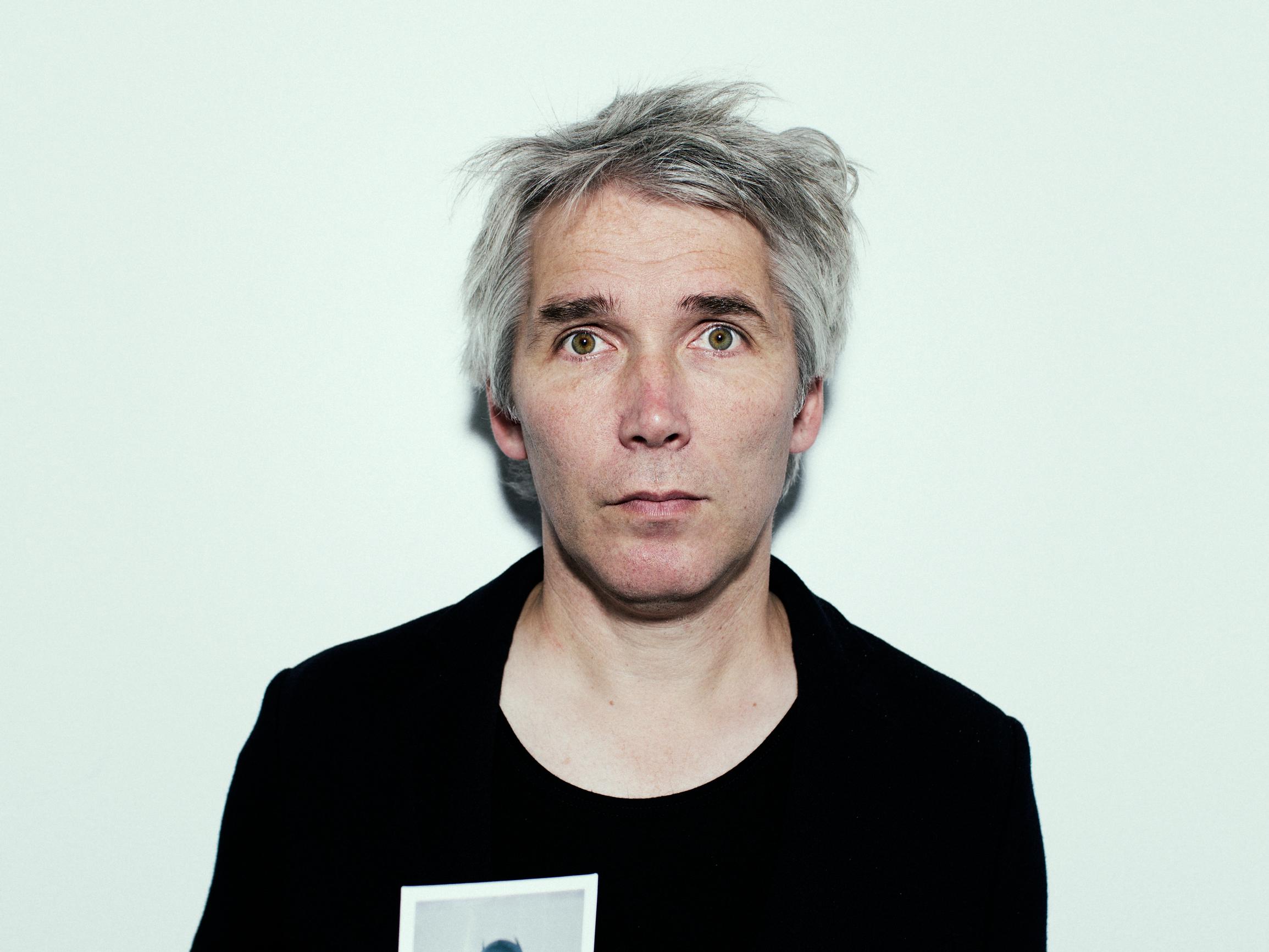 Hakaniemen puuduttaja – Miksi Miika Nousiainen on hauska? 