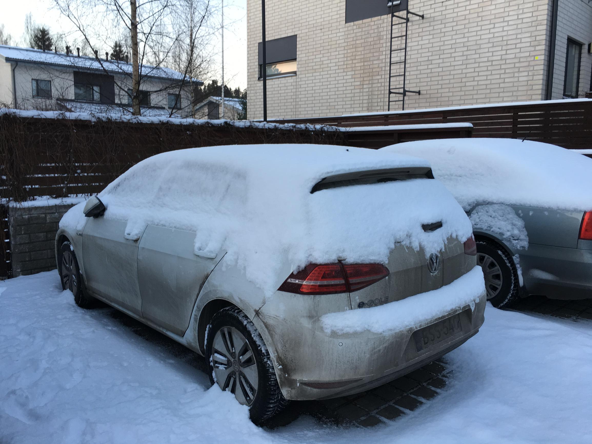 Miltä Volkswagen e-Golf tuntuu Teslan jälkeen? Näppärän pieneltä ainakin