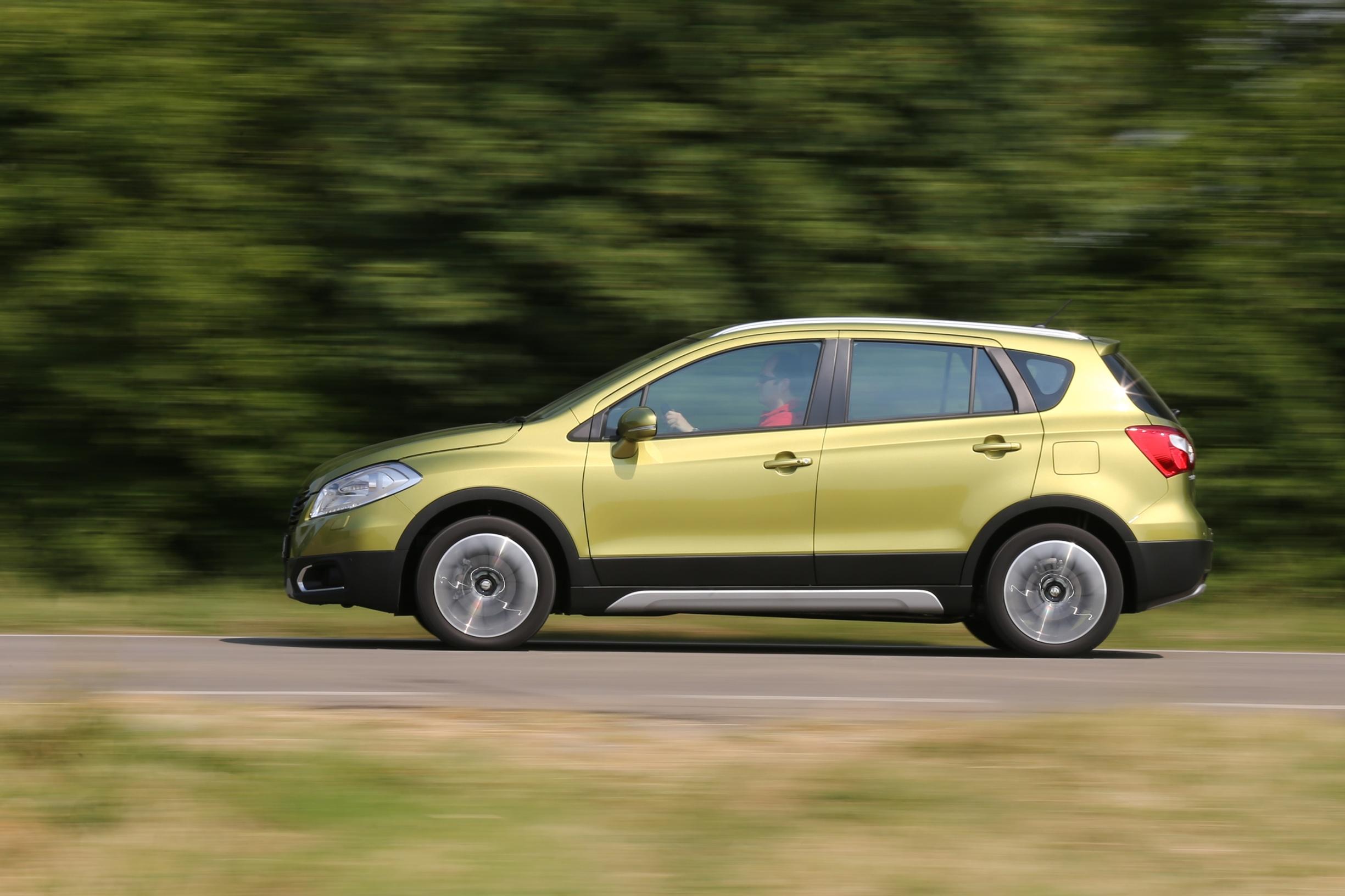 Ensikoeajossa Suzuki SX4: Lisää tilaa ja uudet moottorit