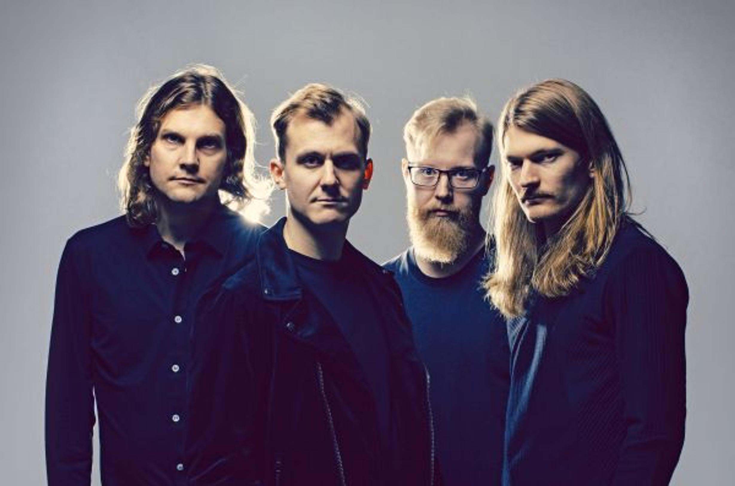 Rock saattaa olla kuollut, mutta kolmekymppiset miehet pitävät huolta siitä että suomirock elää, toteaa Samuli Knuuti.