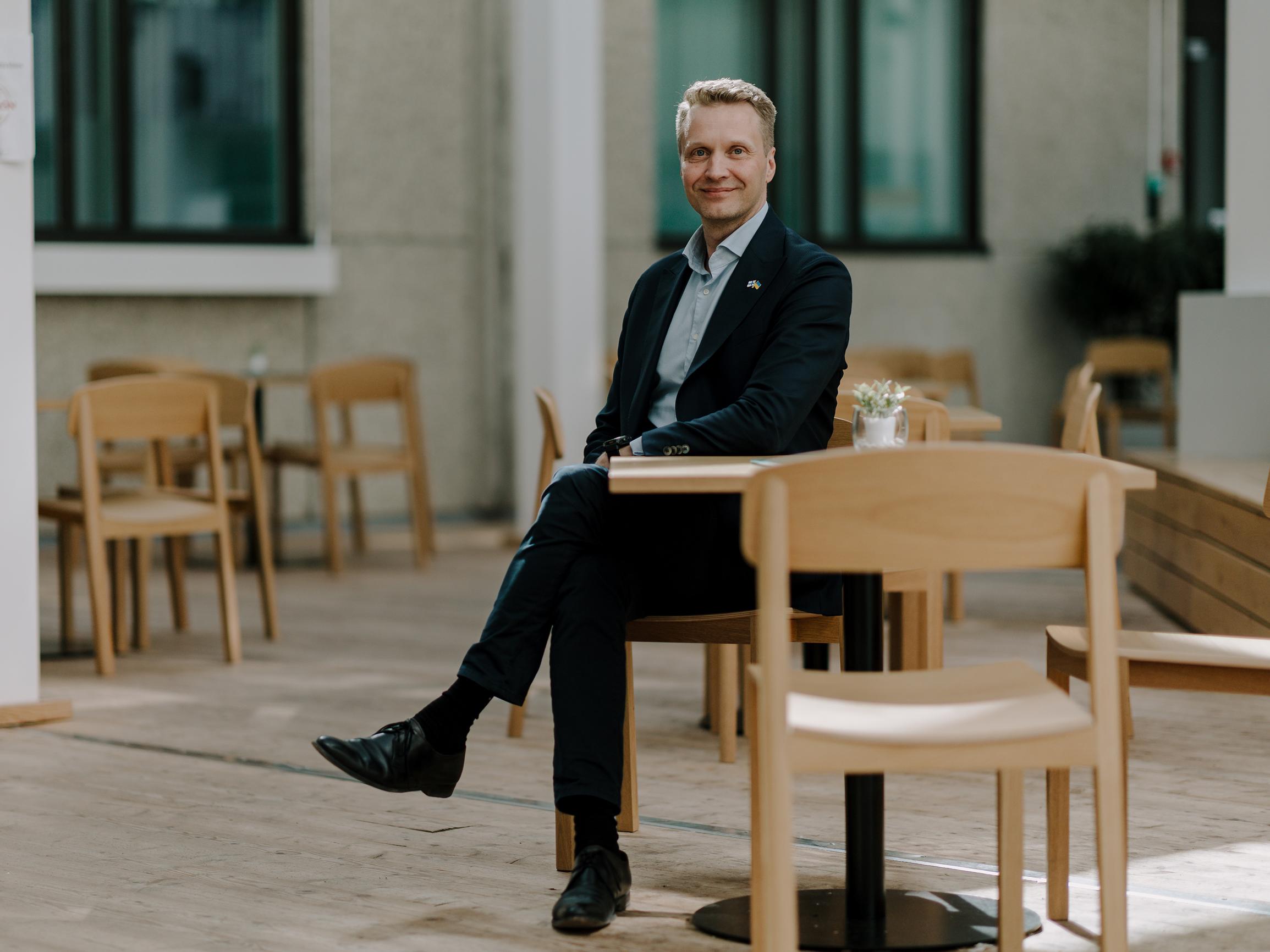 Vaaleissa romahtanut Liike Nyt ylsi hurjaan tulokseen uudessa ”pääkaupungissaan” – Voiton takaa löytyy mies, jolla on poikkeuksellinen taito