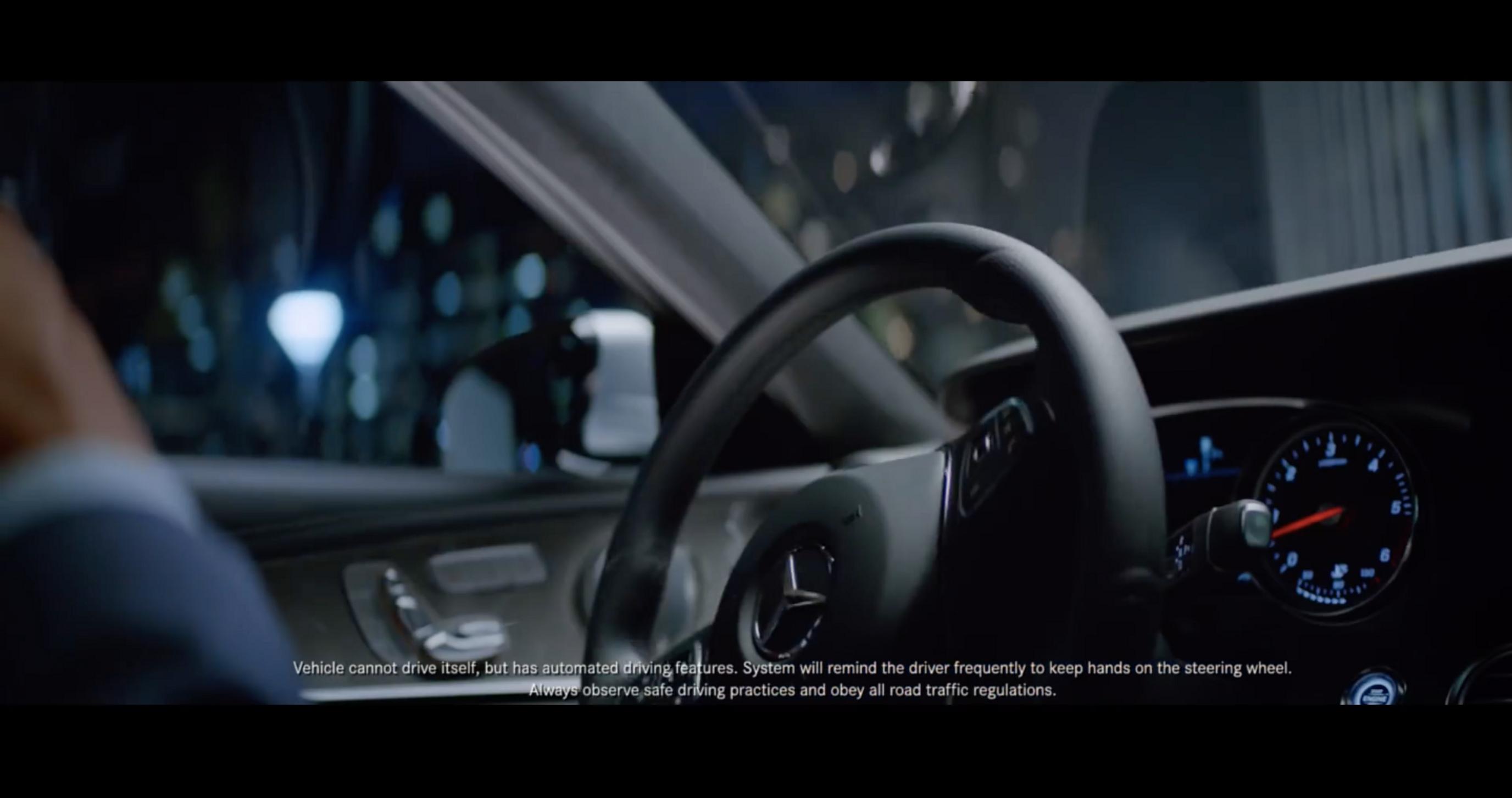 Mercedestä epäillään autopilottitoimintojen vääränlaisesta mainostamisesta