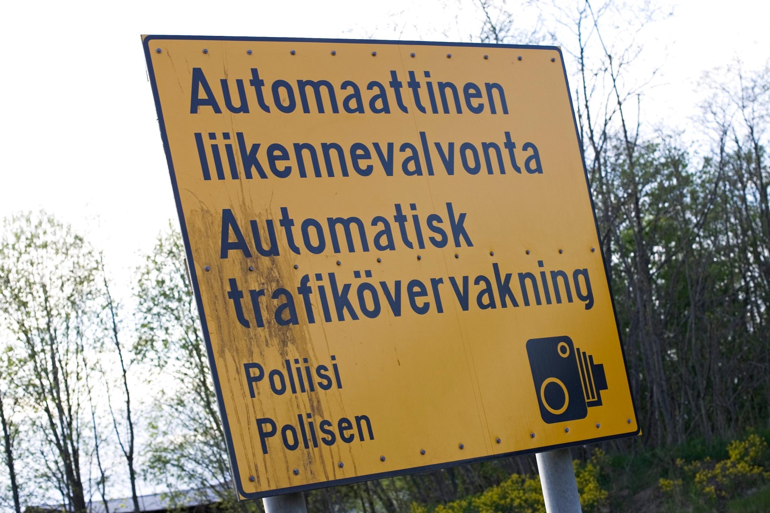 Tämäkö on muka liikenteemme suurin ongelma? – ”Tolppaa pukkaa, pajatso kolisee”