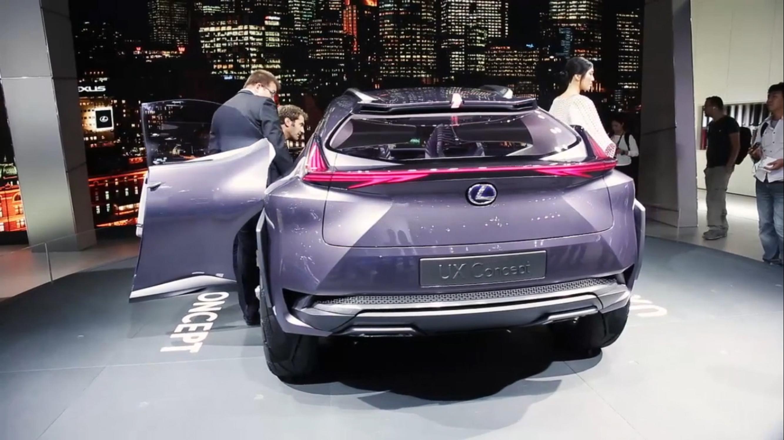 Pariisi 2016 LIVE: Lexus UX konsepti ei pyytele anteeksi - "nostetaan hattua rohkeudelle"