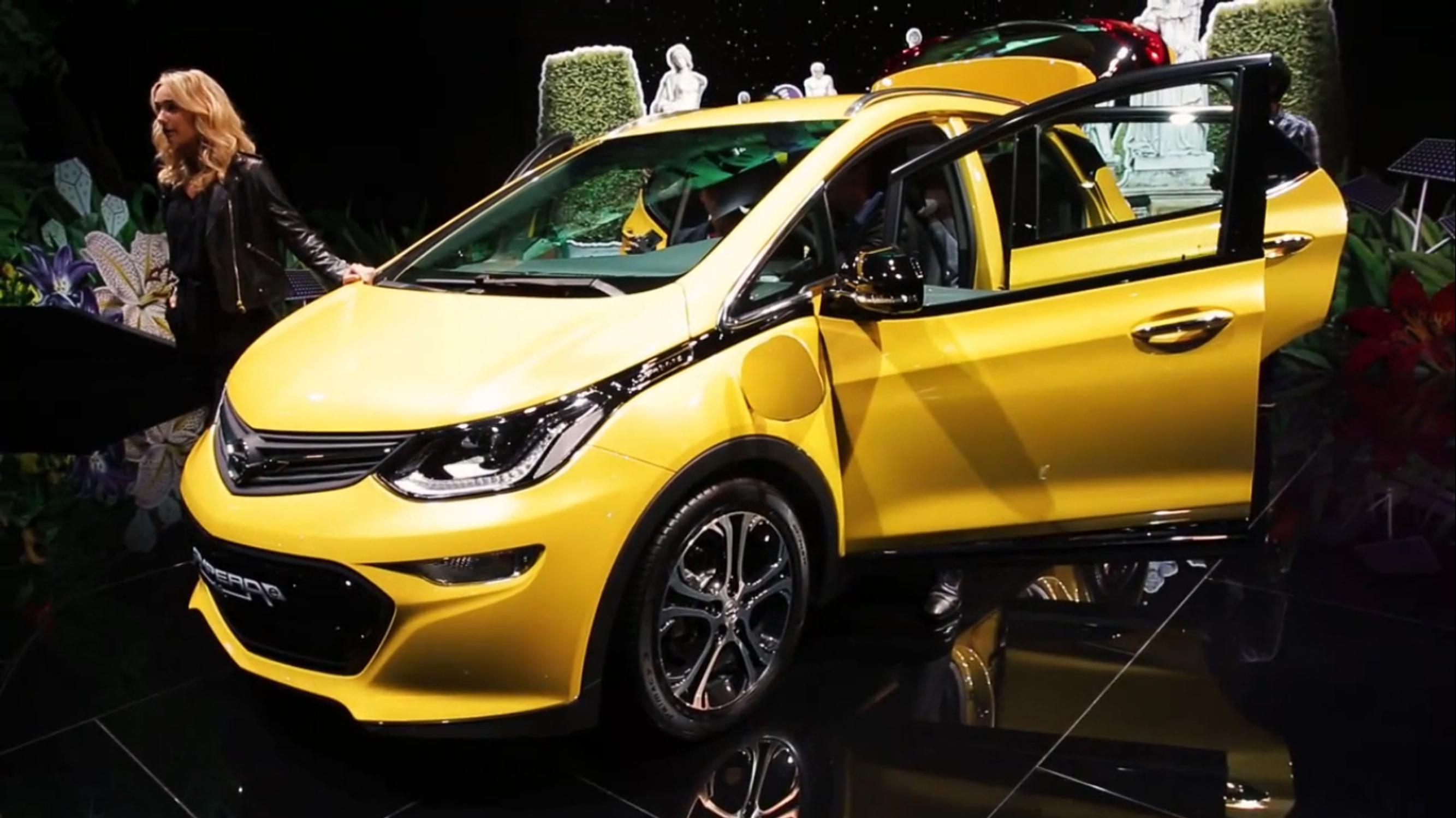 Pariisi 2016 LIVE: Uusi sähköinen Opel Ampera-e – ”nostattaa valtavia odotuksia”